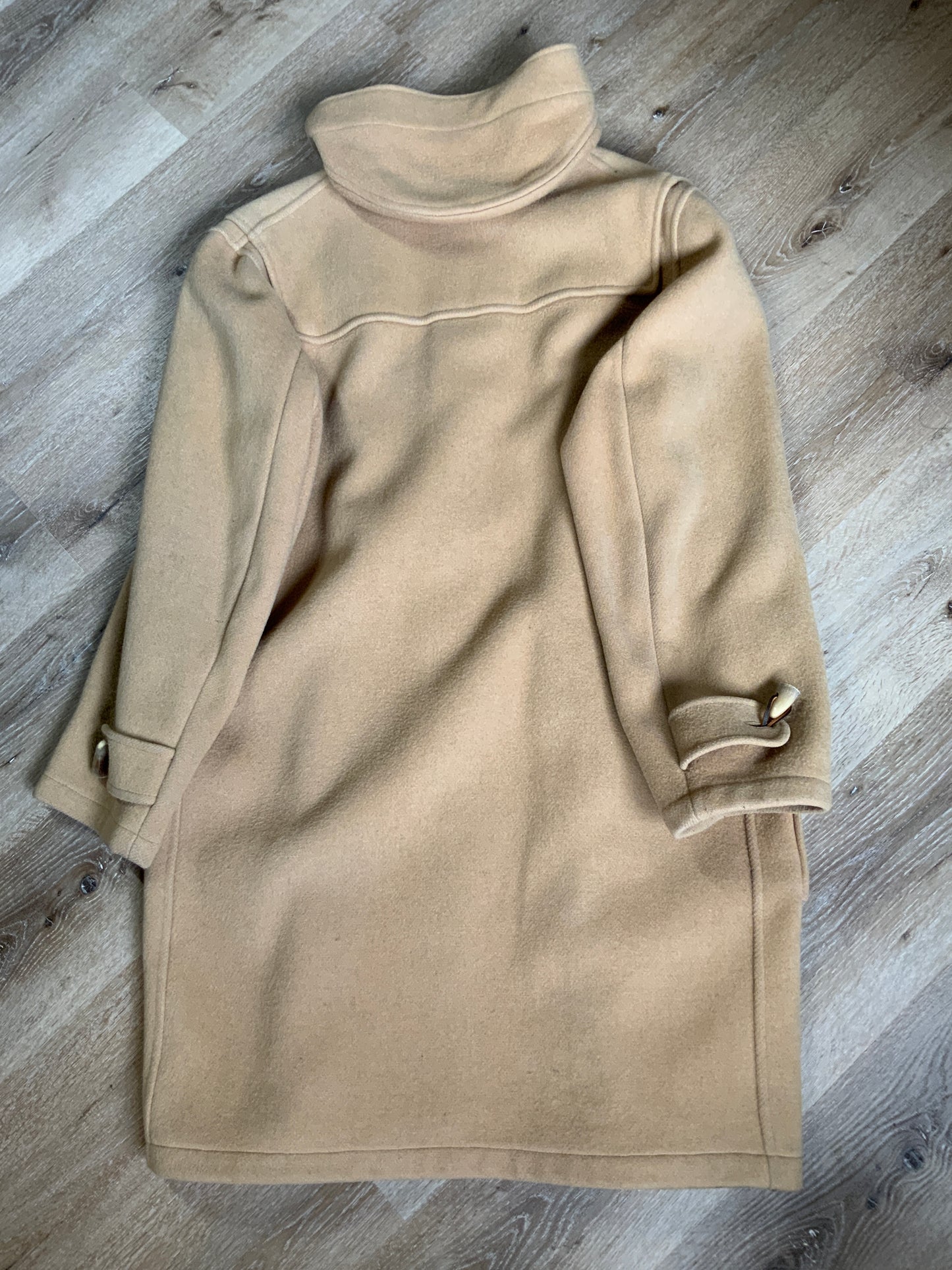 Kingspier Vintage - Gloverall tan wool duffle coat with hood, zipper, wooden toggles and flap pockets. Made in England. Size 50L.