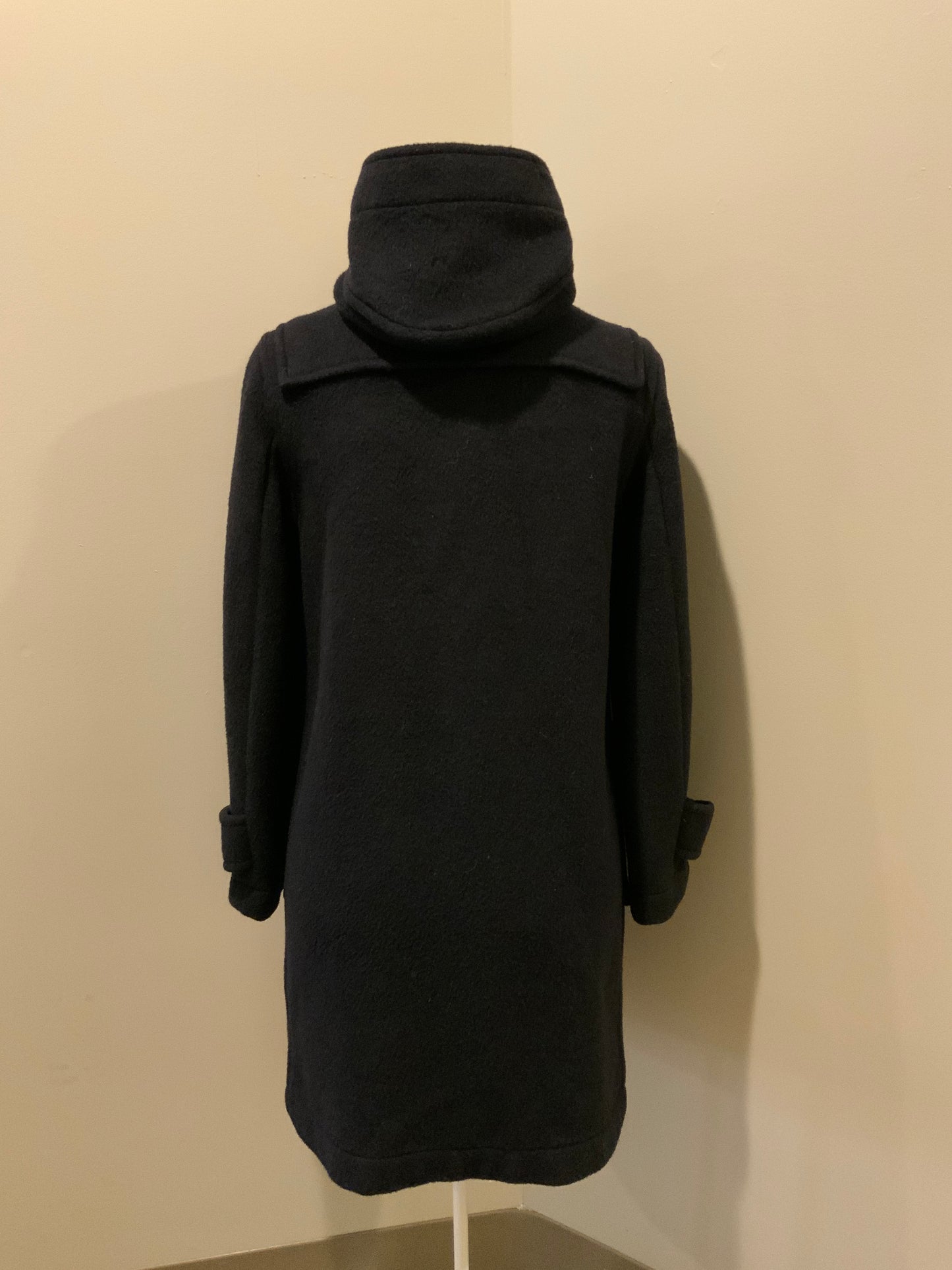 Kingspier Vintage - Gloverall navy blue wool duffle coat with hood, zipper, wooden toggles, flap pockets and green plaid lining. Made in England.