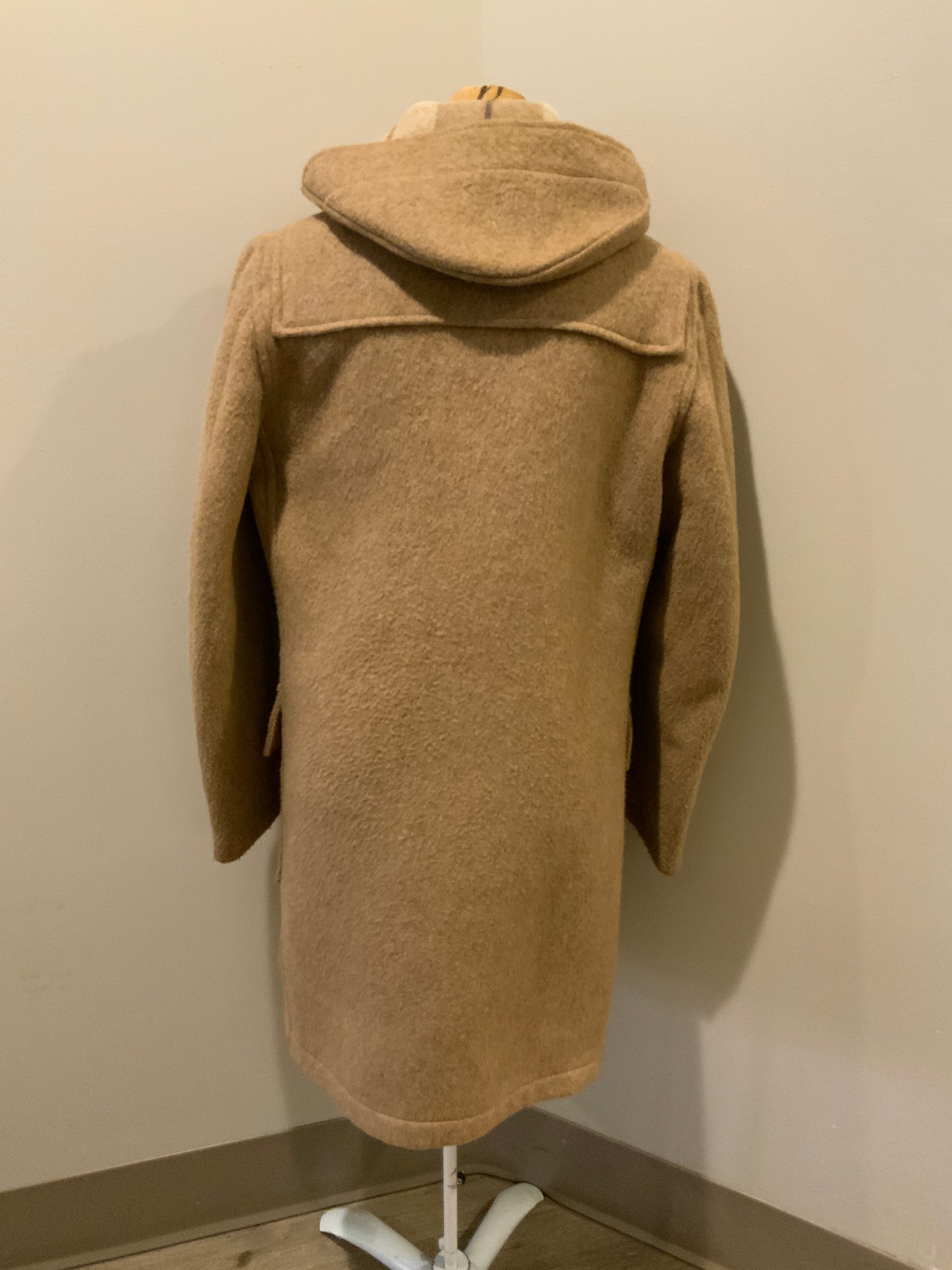 Kingspier Vintage - Sears textured beige wool blend duffle coat with hood, zipper, wooden toggles, flap pockets and tartan lining. Made in Canada. Size 36.