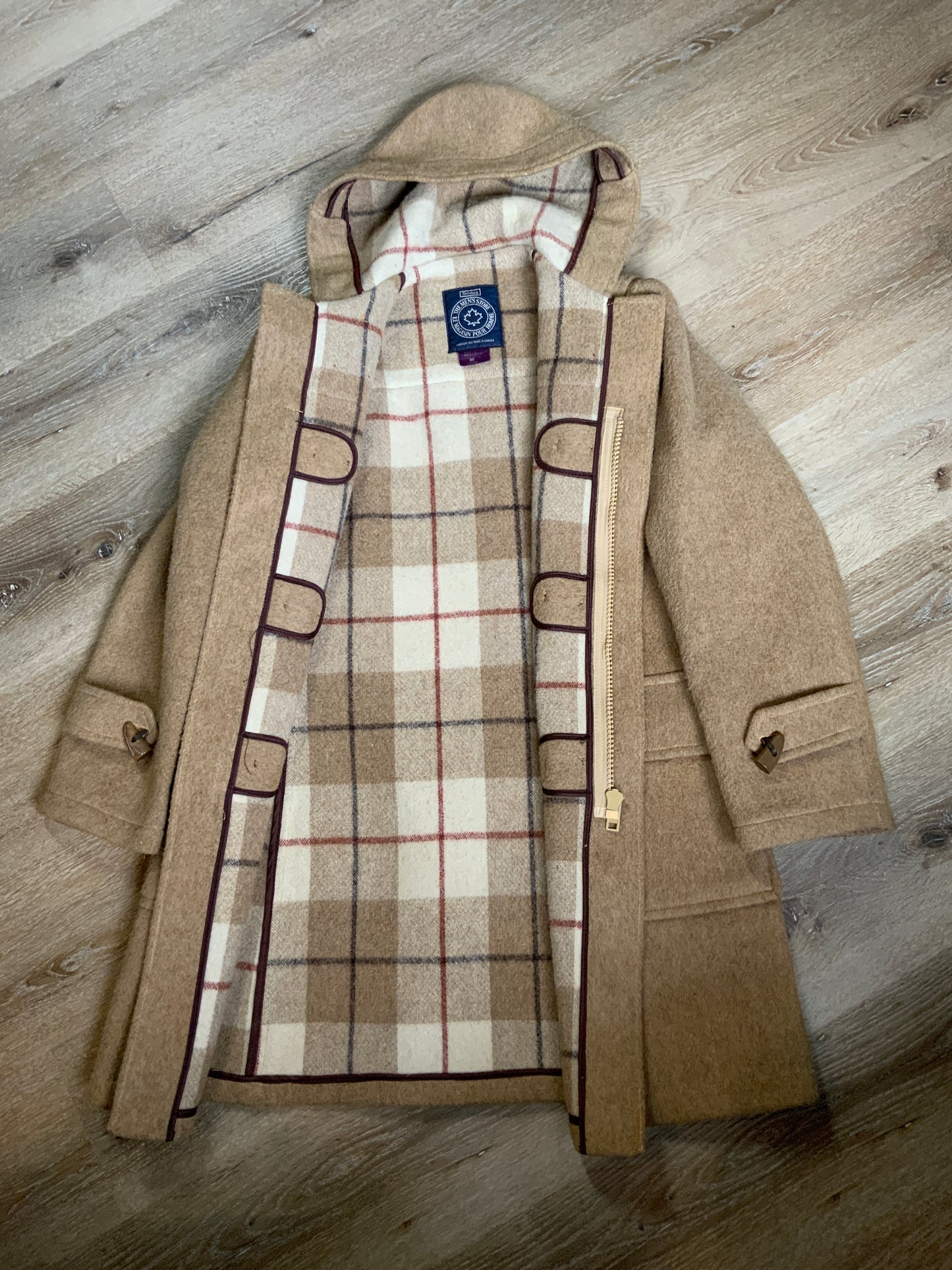 Kingspier Vintage - Sears textured beige wool blend duffle coat with hood, zipper, wooden toggles, flap pockets and tartan lining. Made in Canada. Size 36.