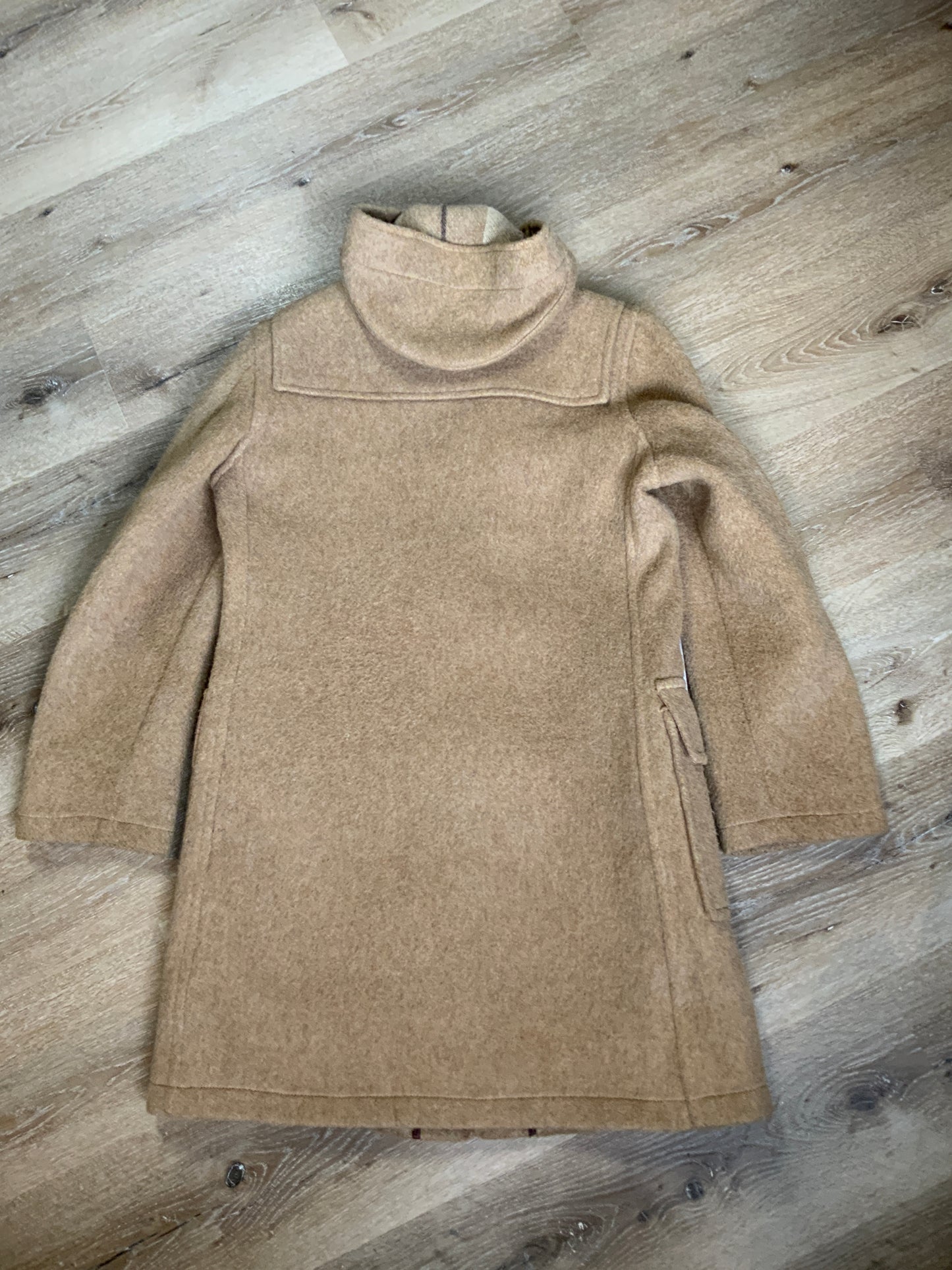 Kingspier Vintage - Sears textured beige wool blend duffle coat with hood, zipper, wooden toggles, flap pockets and tartan lining. Made in Canada. Size 36.