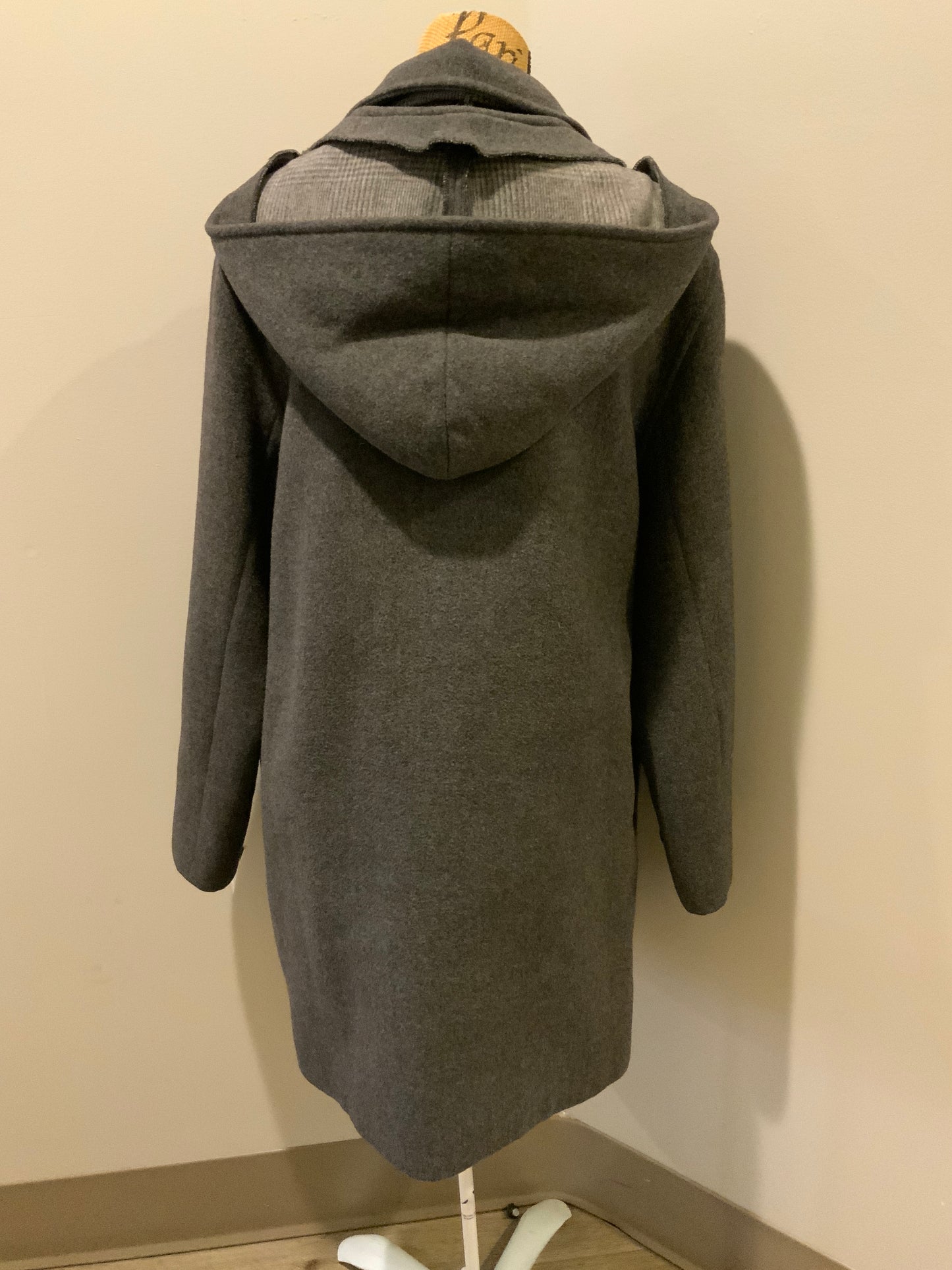 Kingspier Vintage - Italian grey wool blend duffle coat with detachable hood, wooden toggles and flap pockets. Made in Italy Size 14.