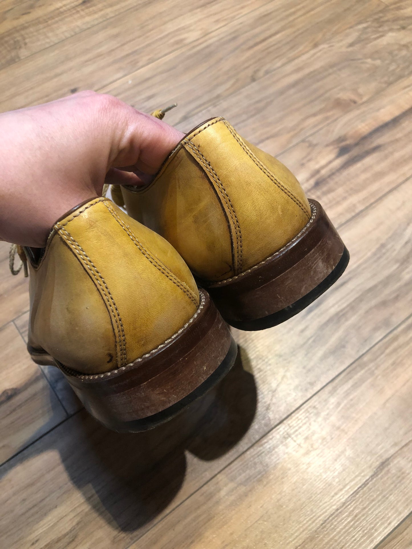 Kingspier Vintage - Calzoleria Toscana wholecut oxford dress shoe with leather sole and unique laces.
Handmade in Italy
Size 8 US/ 41 EUR