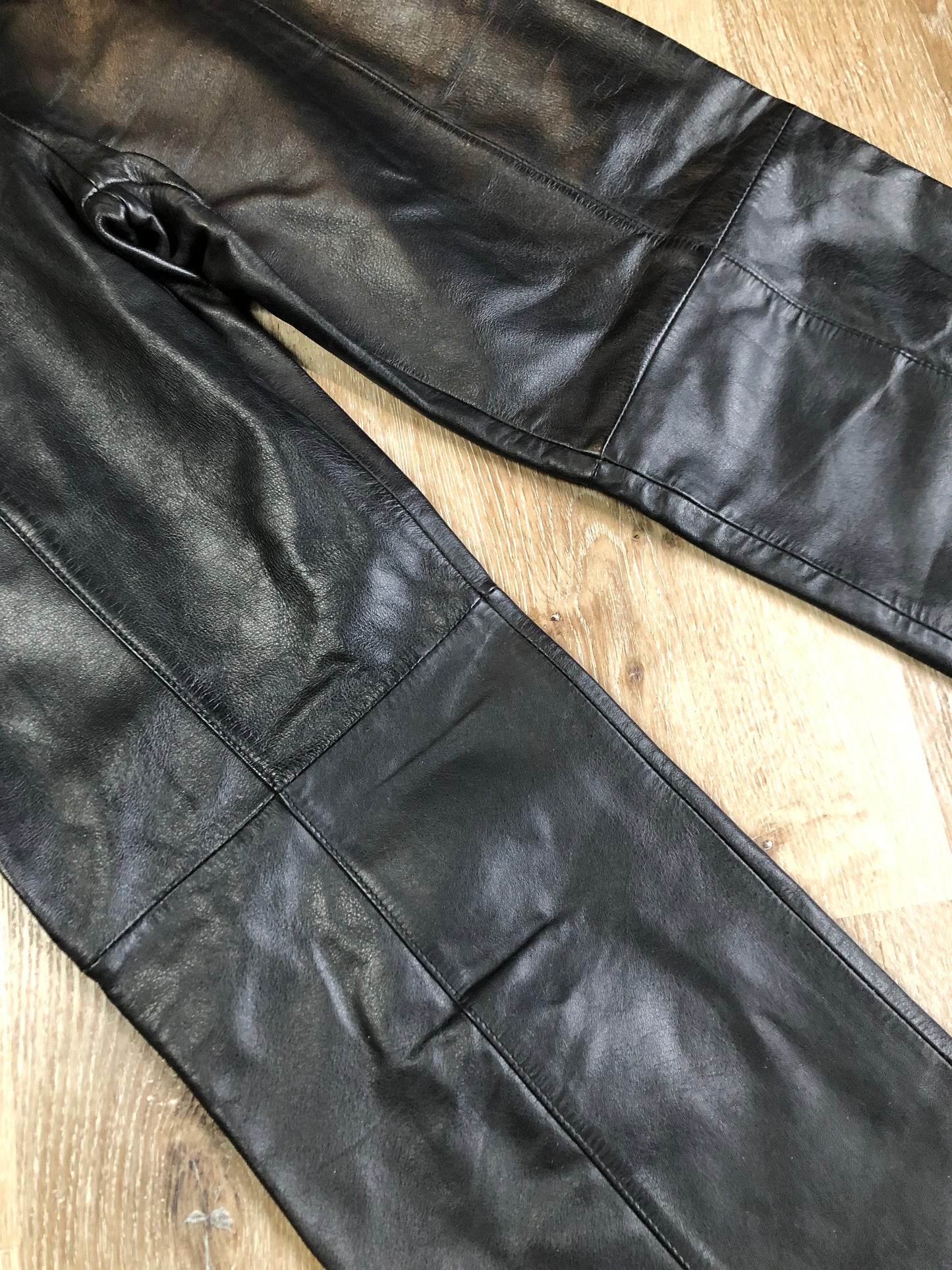 Danier black leather straight leg pants with side zip closure, partially lined. Size 4 Canadian (28x31).