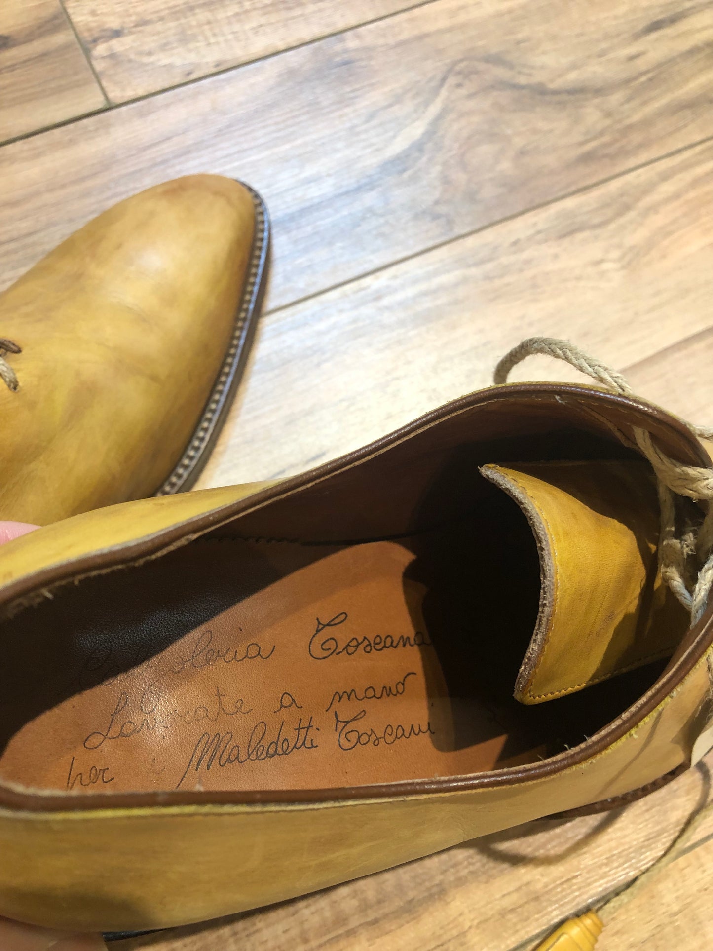 Kingspier Vintage - Calzoleria Toscana wholecut oxford dress shoe with leather sole and unique laces.
Handmade in Italy
Size 8 US/ 41 EUR