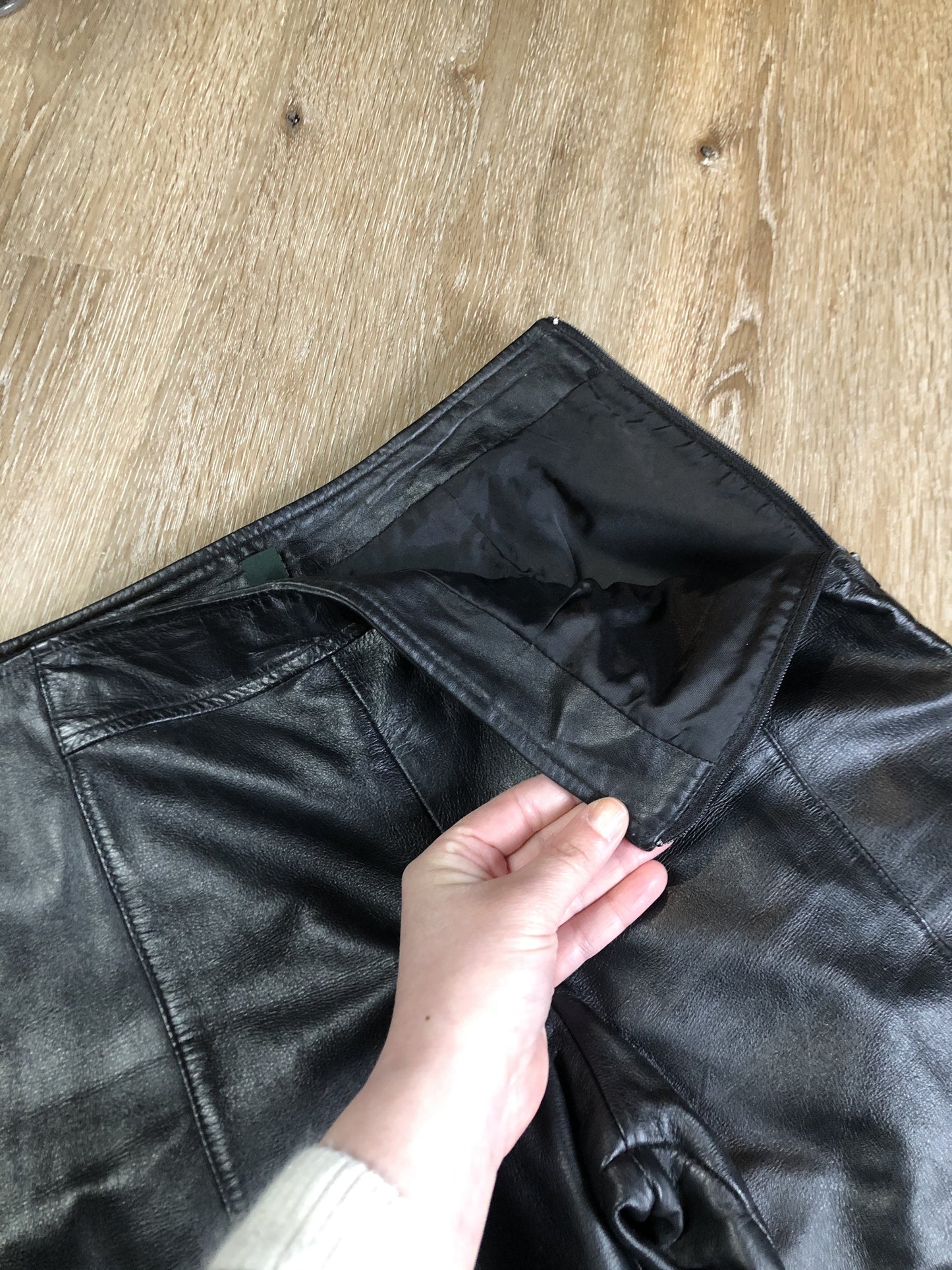 Danier black leather straight leg pants with side zip closure, partially lined. Size 4 Canadian (28x31).