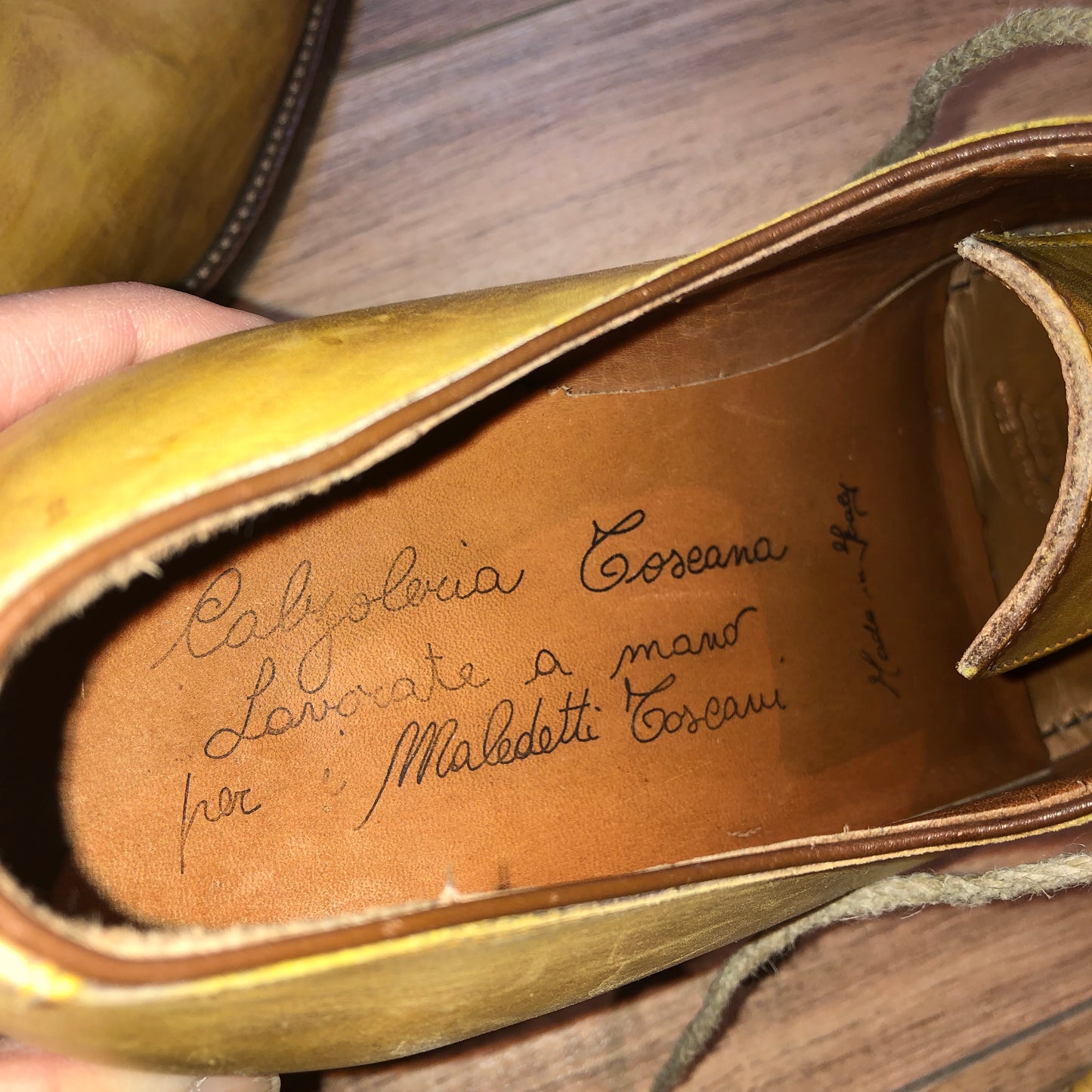 Kingspier Vintage - Calzoleria Toscana wholecut oxford dress shoe with leather sole and unique laces.
Handmade in Italy
Size 8 US/ 41 EUR