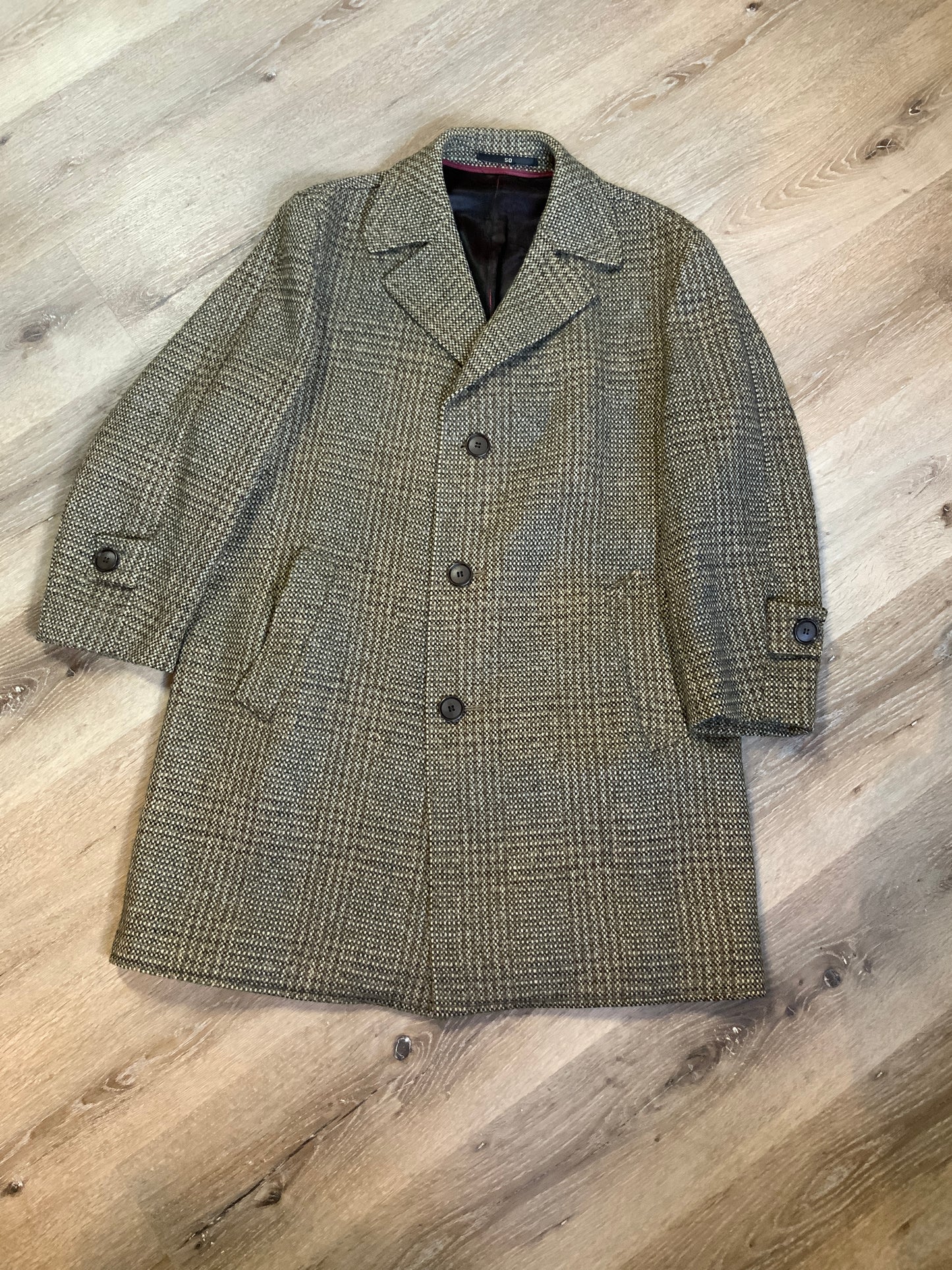 Kingspier Vintage - Tweed light brown wool blend car coat with slash pockets, dark brown button closures, dark brown iridescent satin lining with inside pocket and wine trim. Size 50.