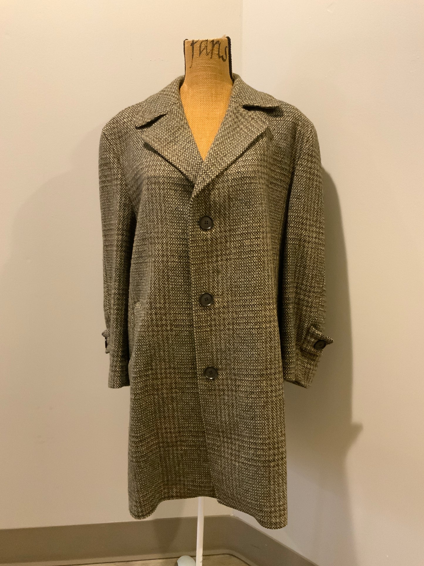 Kingspier Vintage - Tweed light brown wool blend car coat with slash pockets, dark brown button closures, dark brown iridescent satin lining with inside pocket and wine trim. Size 50.