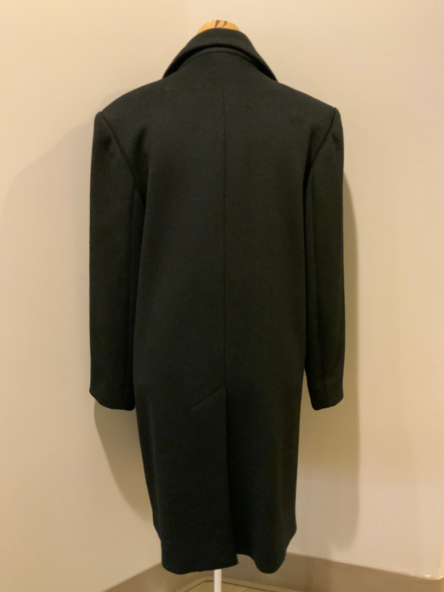 Kingspier Vintage - Lindzon Black 100% pure virgin wool double breasted overcoat with slash pockets. Made in Canada.