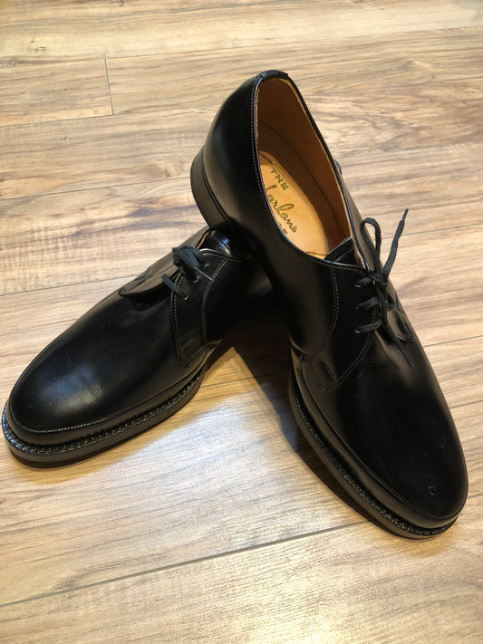 Kingspier Vintage - Vintage deadstock Macfarlane black leather derby shoe with plain toe and leather soles.