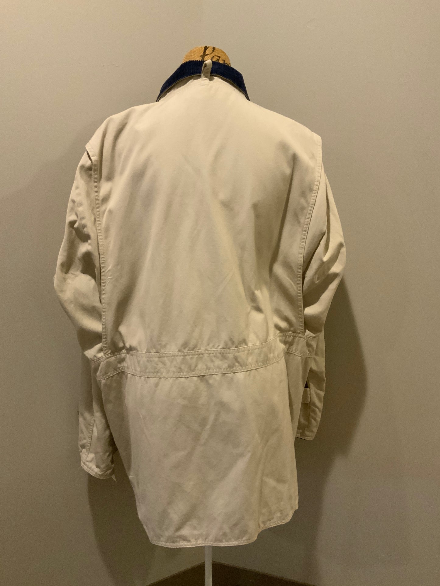 Kingspier Vintage - Reed Hunter beige field jacket with green corduroy collar and cuff, four front patch pockets,button closures, wool blend liner. Size medium men’s.