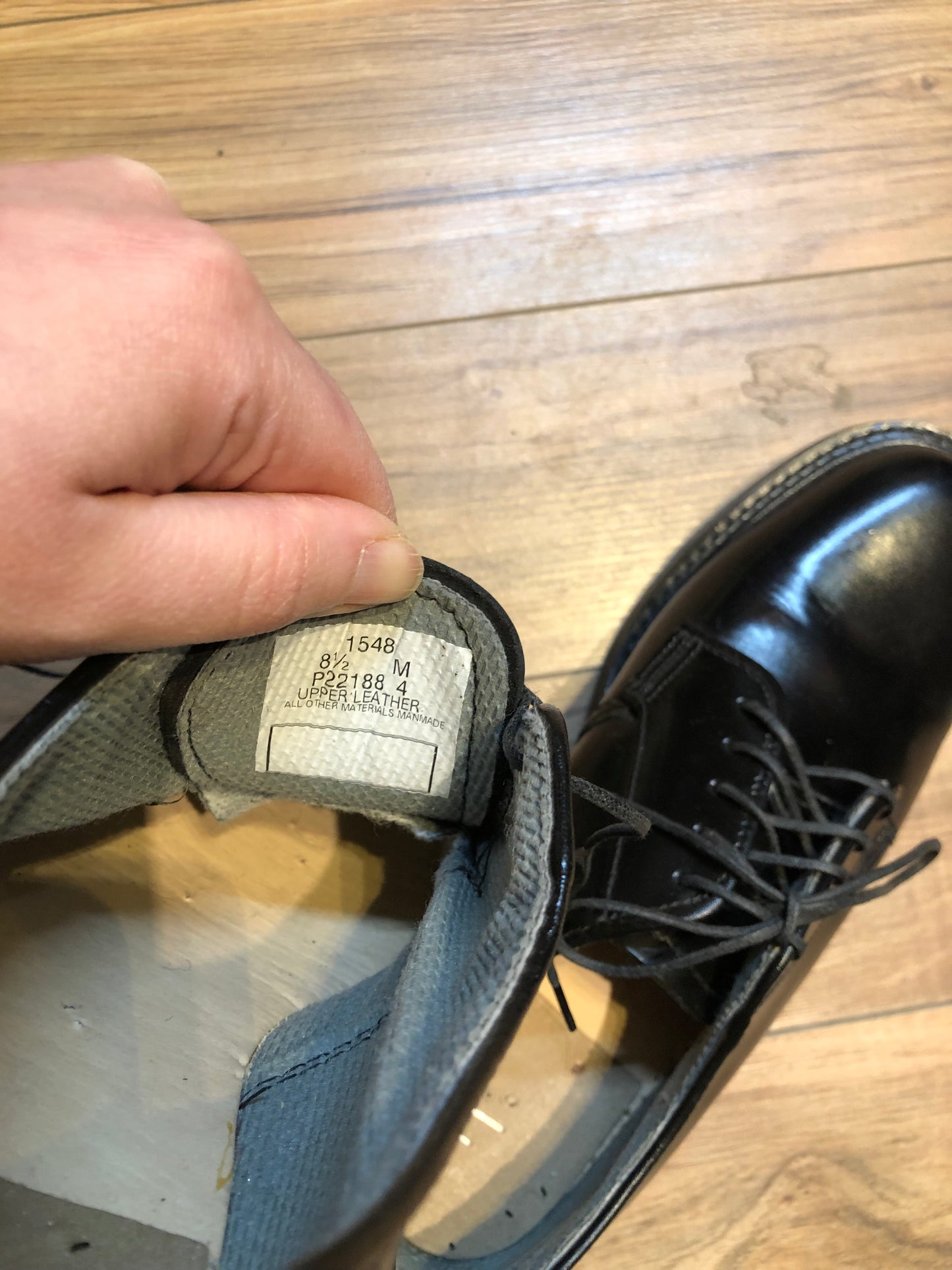 Kingspier Vintage - Vintage deadstock black leather derby shoe with plain toe and synthetic sole.
Size womens 8.5 US
