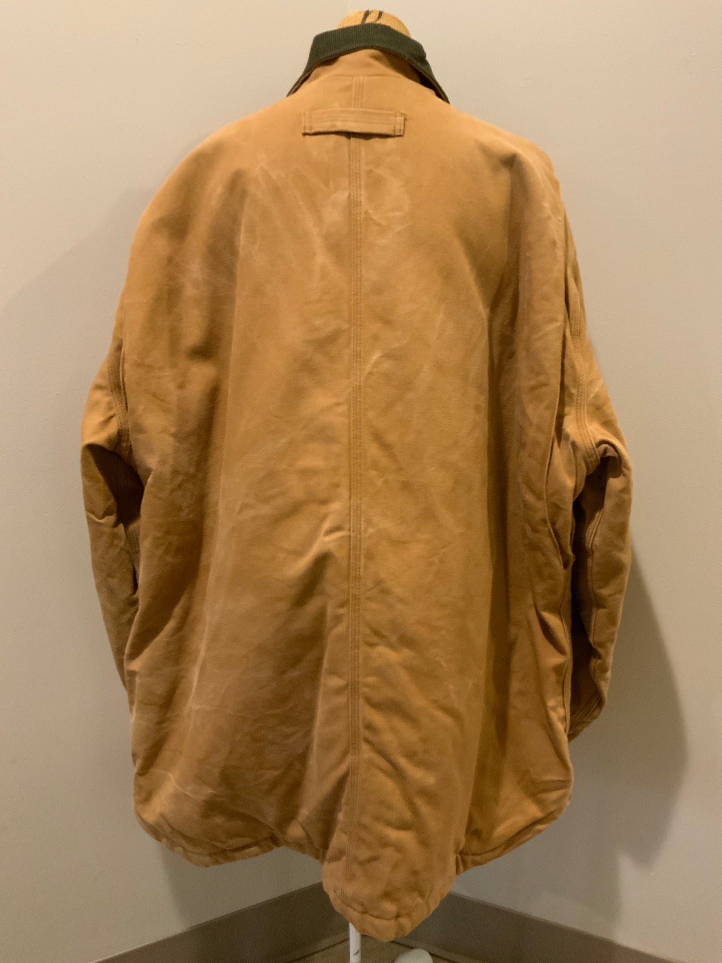 Kingspier Vintage - Dickies canvas work jacket with green corduroy collar, patch pockets, zipper, Velcro closures, quilted lining, an inside drawstring at the waist and an inside pocket.