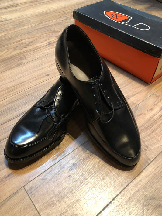 Kingspier Vintage - Vintage deadstock Ritchie Deluxe black leather derby shoe with plain toe and leather soles.
Size mens 9 US