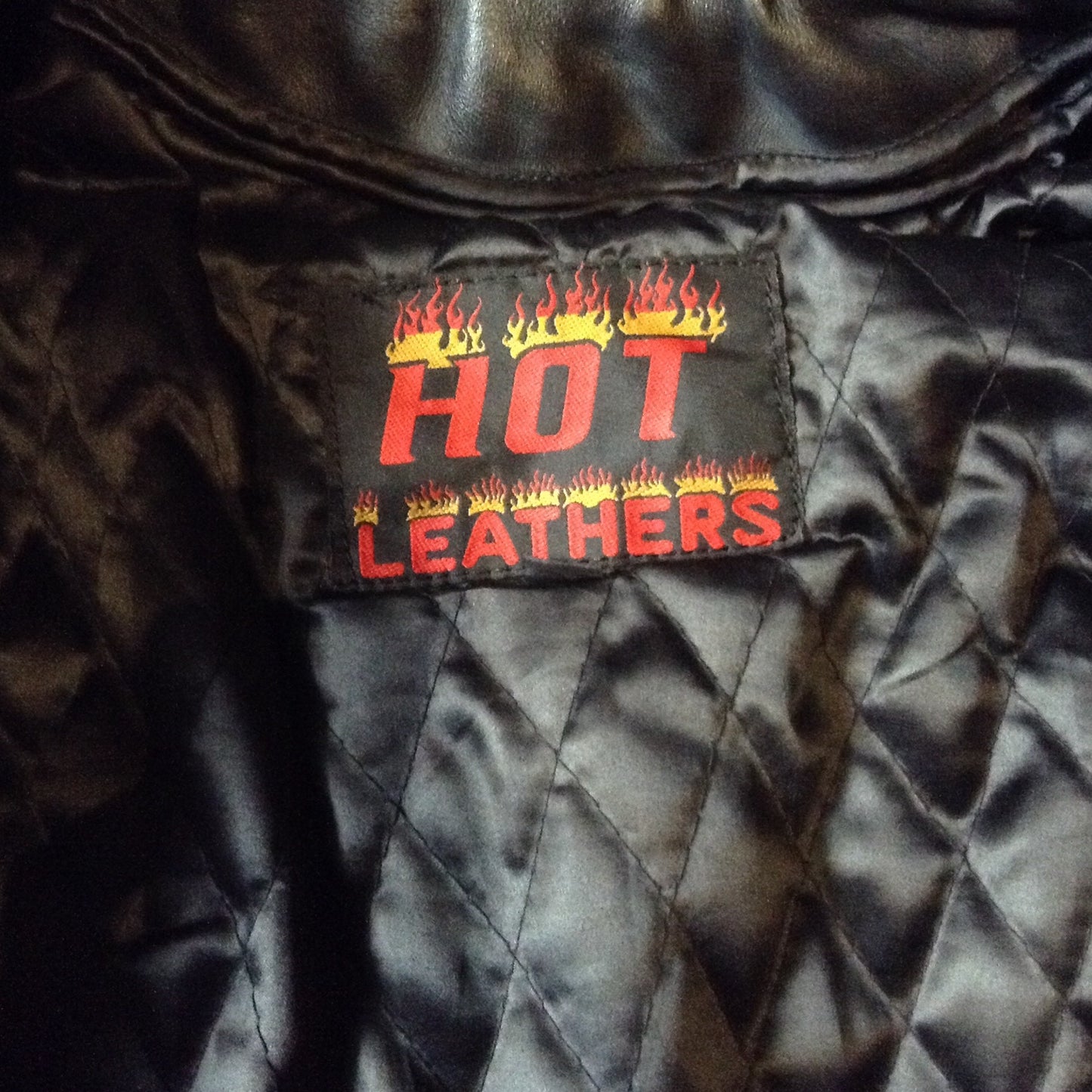Kingspier Vintage - Vintage Hot Leathers brown and black leather moto jacket with leather stitching detail, zipper closure, zip pockets, zip details on the sleeve and a removable quilted lining. Women’s large.