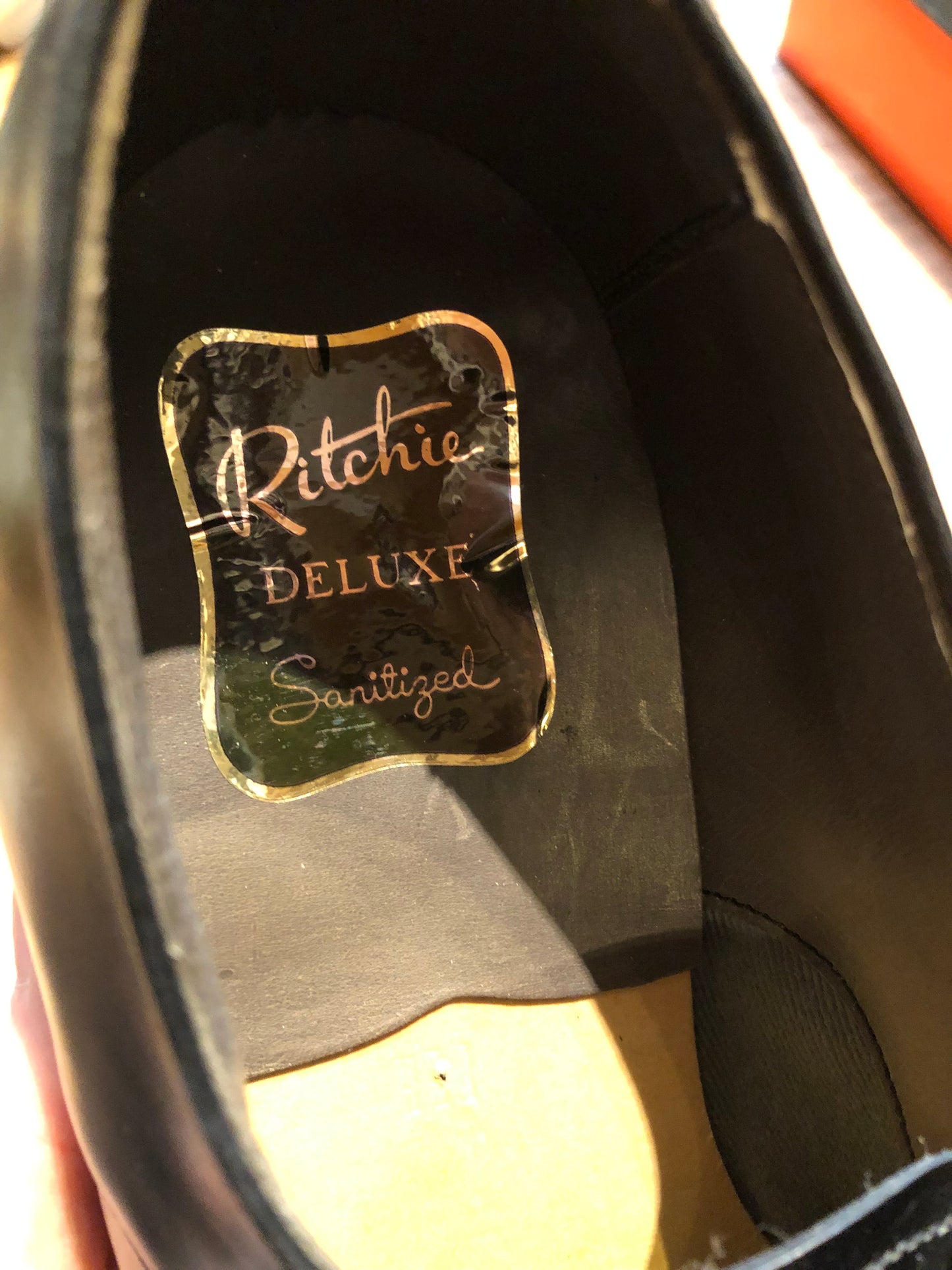 Kingspier Vintage - Vintage deadstock Ritchie Deluxe black leather derby shoe with plain toe and leather soles.
Size mens 9 US