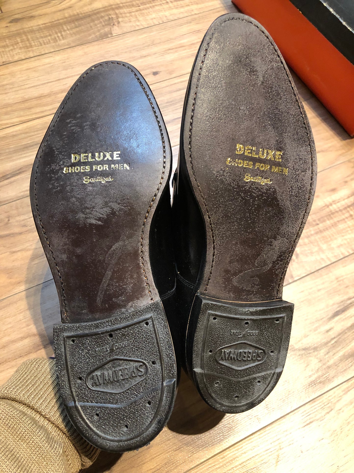 Kingspier Vintage - Vintage deadstock Ritchie Deluxe black leather derby shoe with plain toe and leather soles.
Size mens 9 US