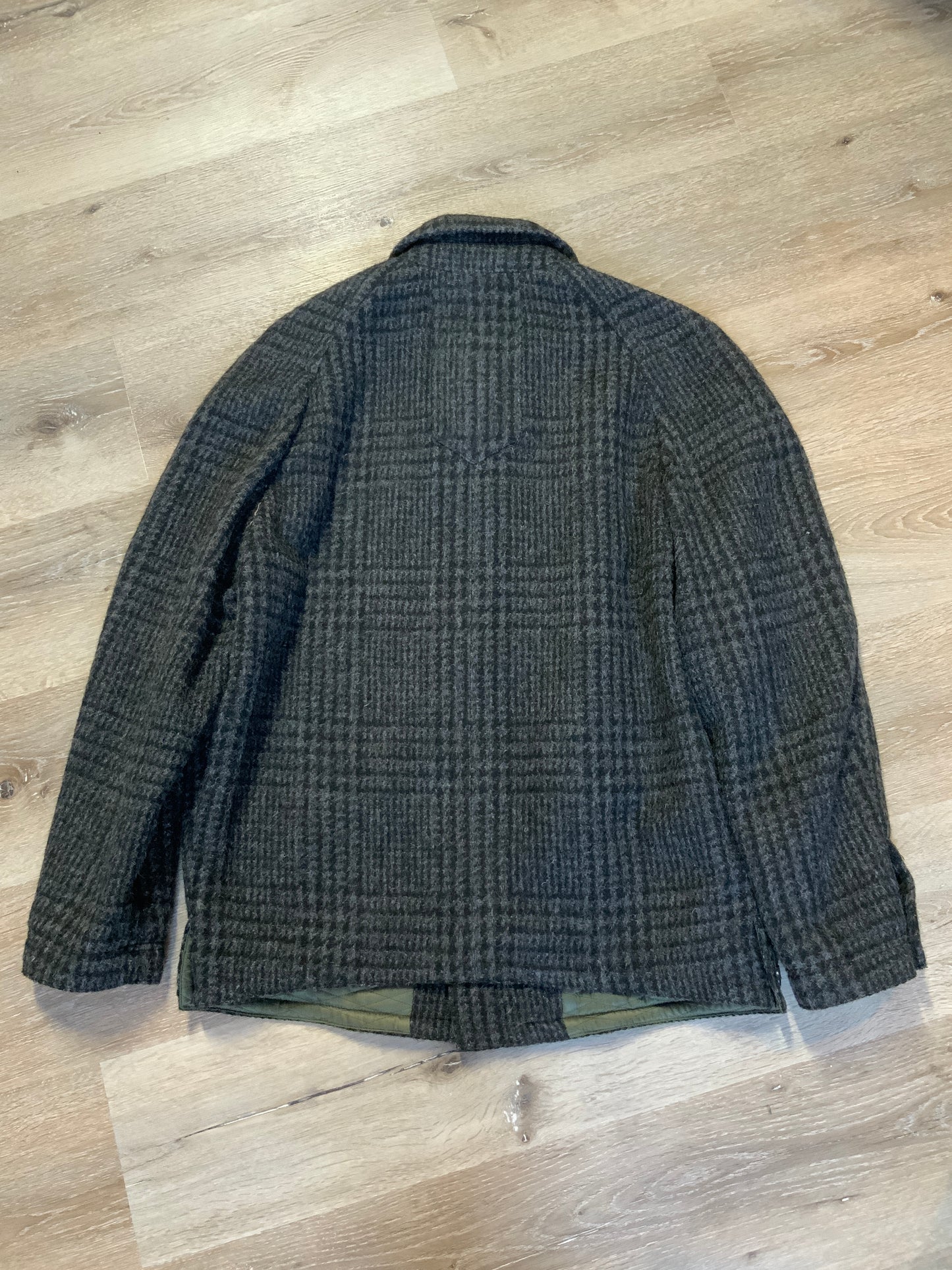Kingspier Vintage - Enrico Celli grey plaid wool harrington jacket with zipper, three slash pockets and a quilted olive colour lining. Made in Italy.
