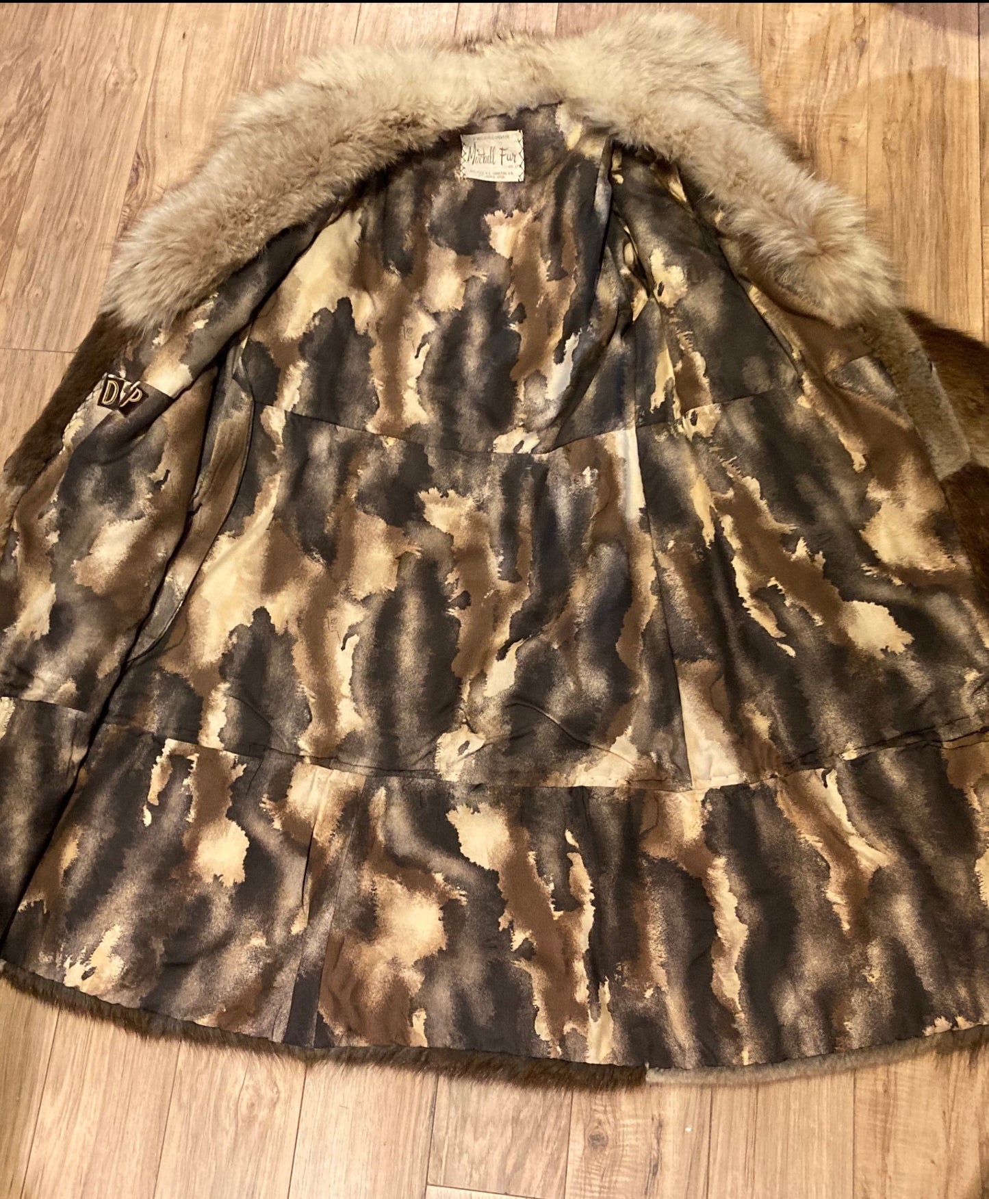 Kingspier Vintage - Vintage 70’s Mitchell Fur Co. Fur Coat features an exaggerated fur collar, double breasted button closures, D,A,P monogram and a bottom portion that zips off to give the option of a shorter jacket.
Made in Canada.