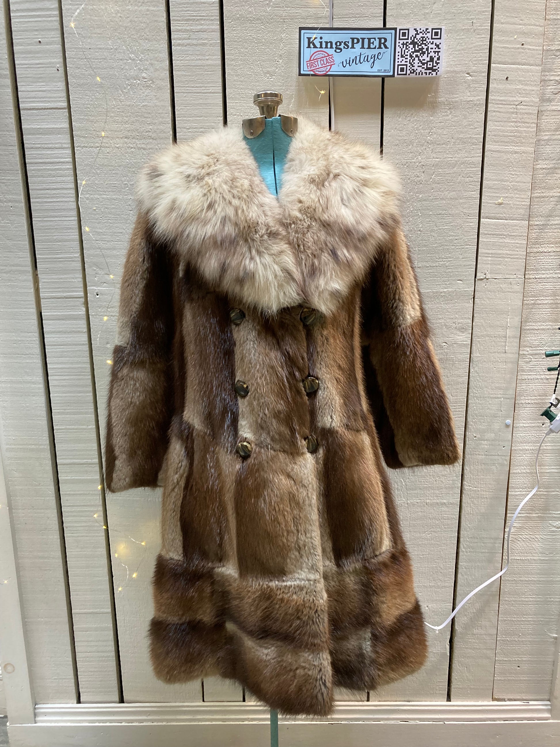 Kingspier Vintage - Vintage 70’s Mitchell Fur Co. Fur Coat features an exaggerated fur collar, double breasted button closures, D,A,P monogram and a bottom portion that zips off to give the option of a shorter jacket.
Made in Canada.