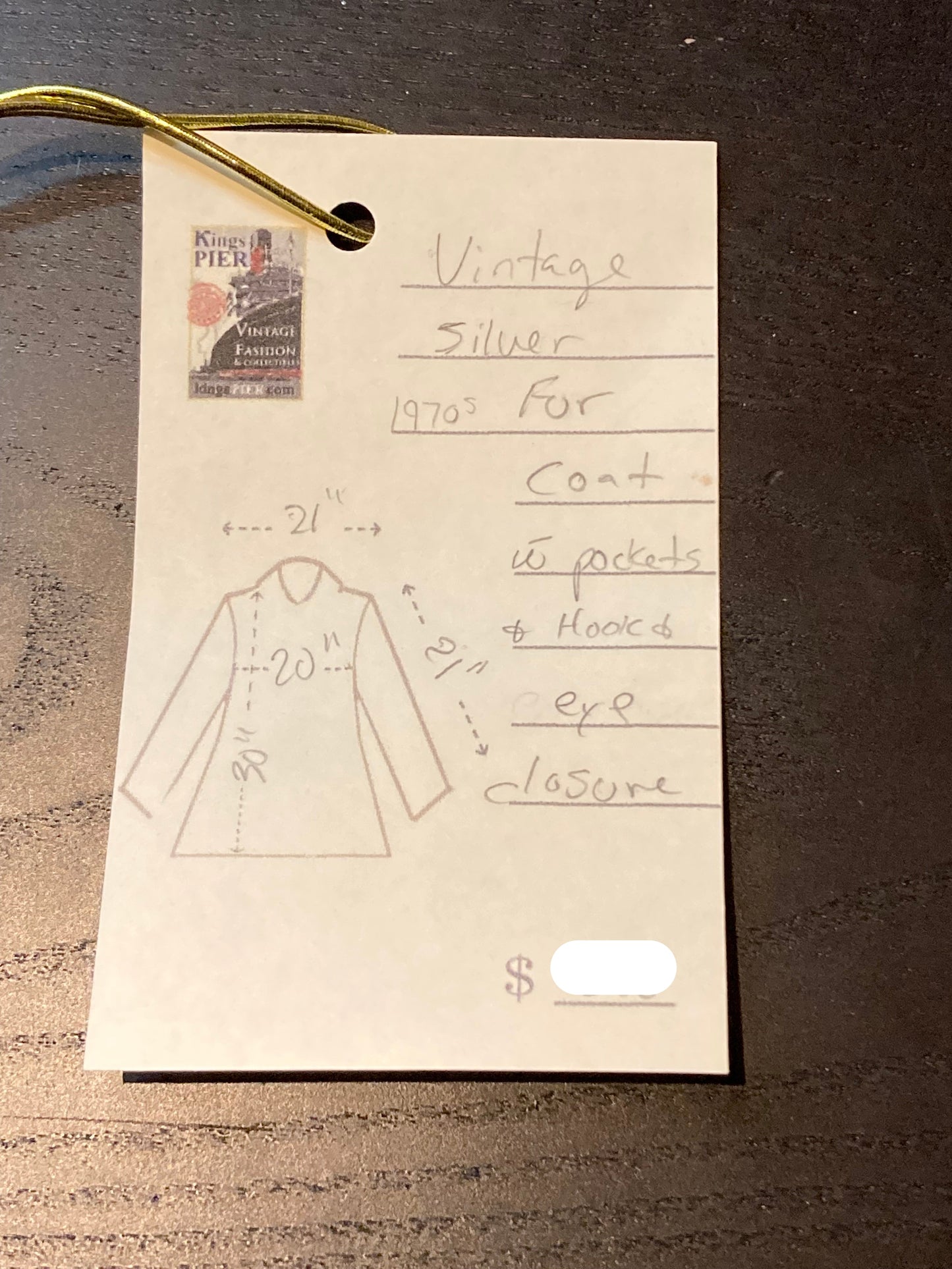 Kingspier Vintage - Vintage silver 70's fur coat with hook and eye closures and two front pockets.
No manufacturer's details.