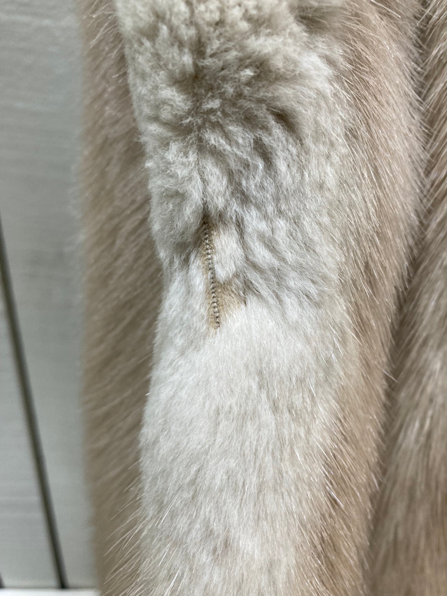 Kingspier Vintage - Vintage silver 70's fur coat with hook and eye closures and two front pockets.
No manufacturer's details.