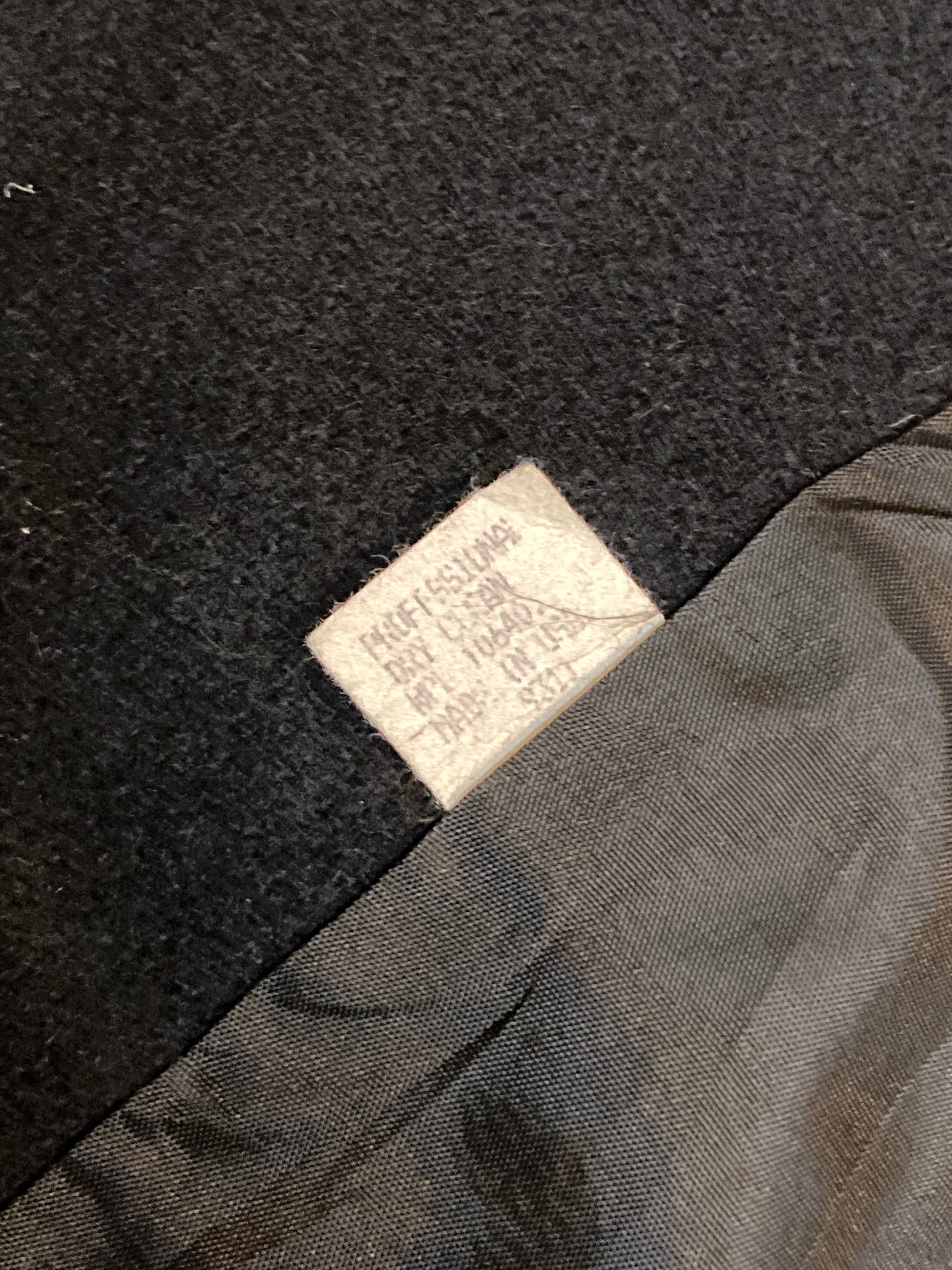 Kingspier Vintage - Vintage CBO New York long black wool blend coat with velvet collar and cuffs, button closures and front pockets.
Made in USA.