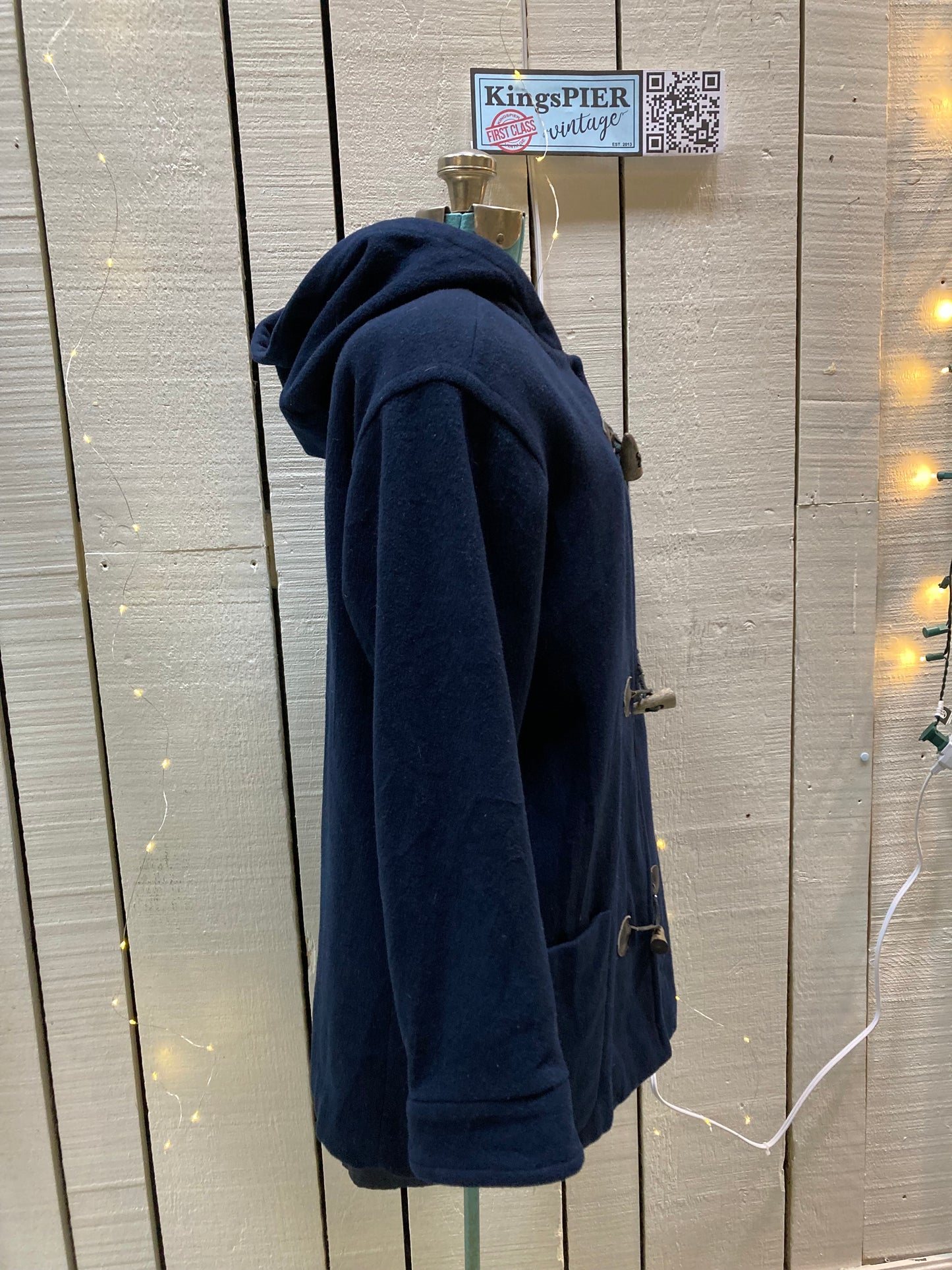 Kingspier Vintage - Eddie Bauer blue duffle coat with hood, antler toggle closures and front patch pockets. Fibres unknown.
Size Small