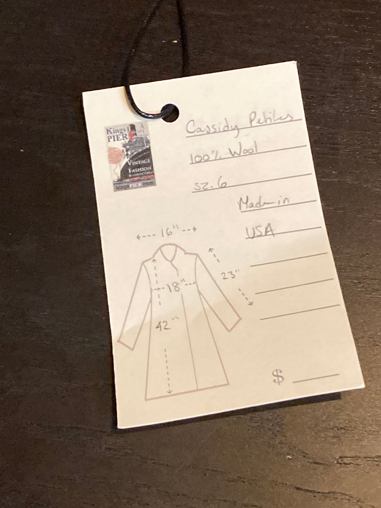 Kingspier Vintage - Vintage Cassidy Petite hand tailored red 100% wool long coat with button closures.
Made in USA.
Size 6.