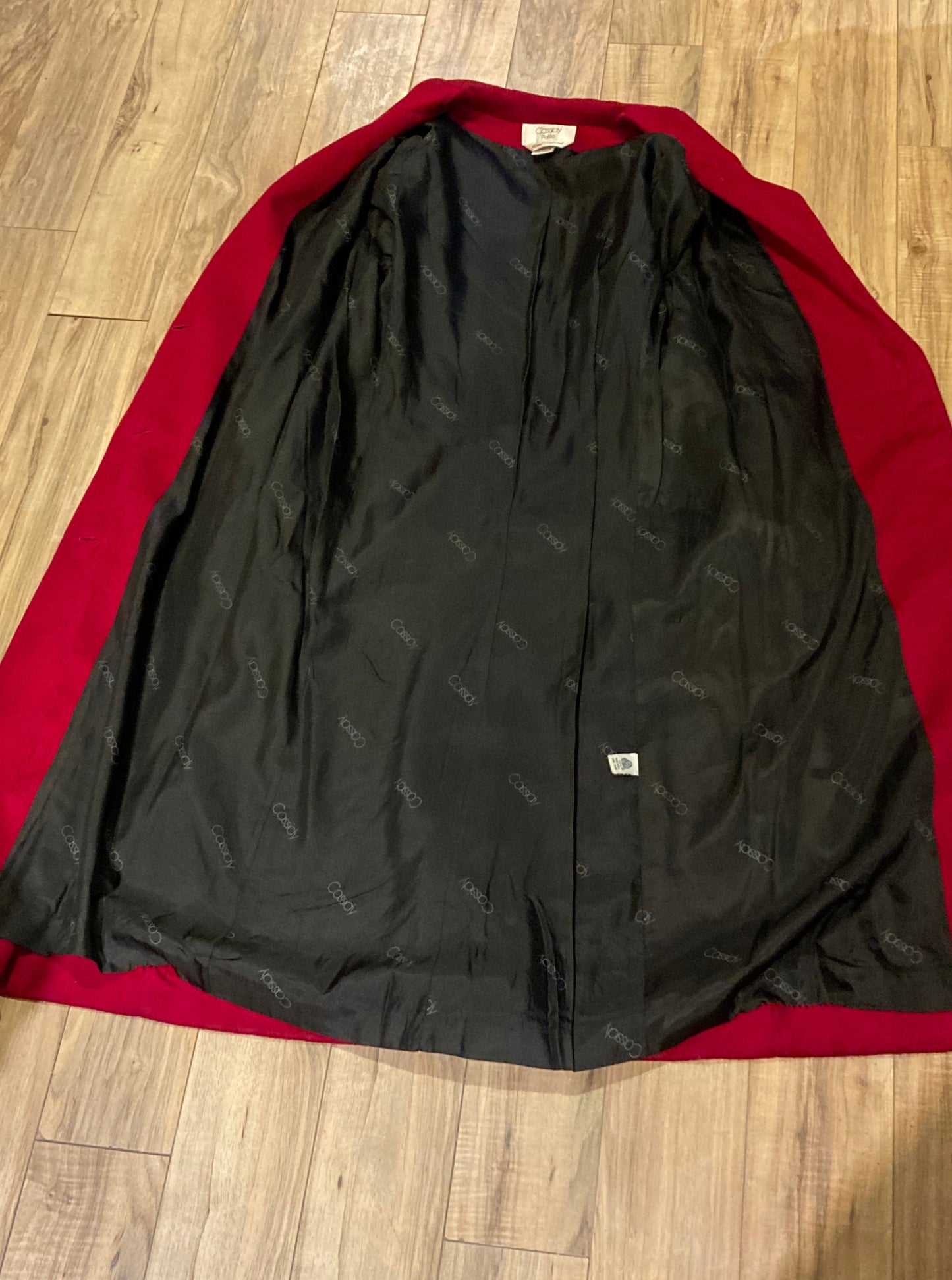 Kingspier Vintage - Vintage Cassidy Petite hand tailored red 100% wool long coat with button closures.
Made in USA.
Size 6.