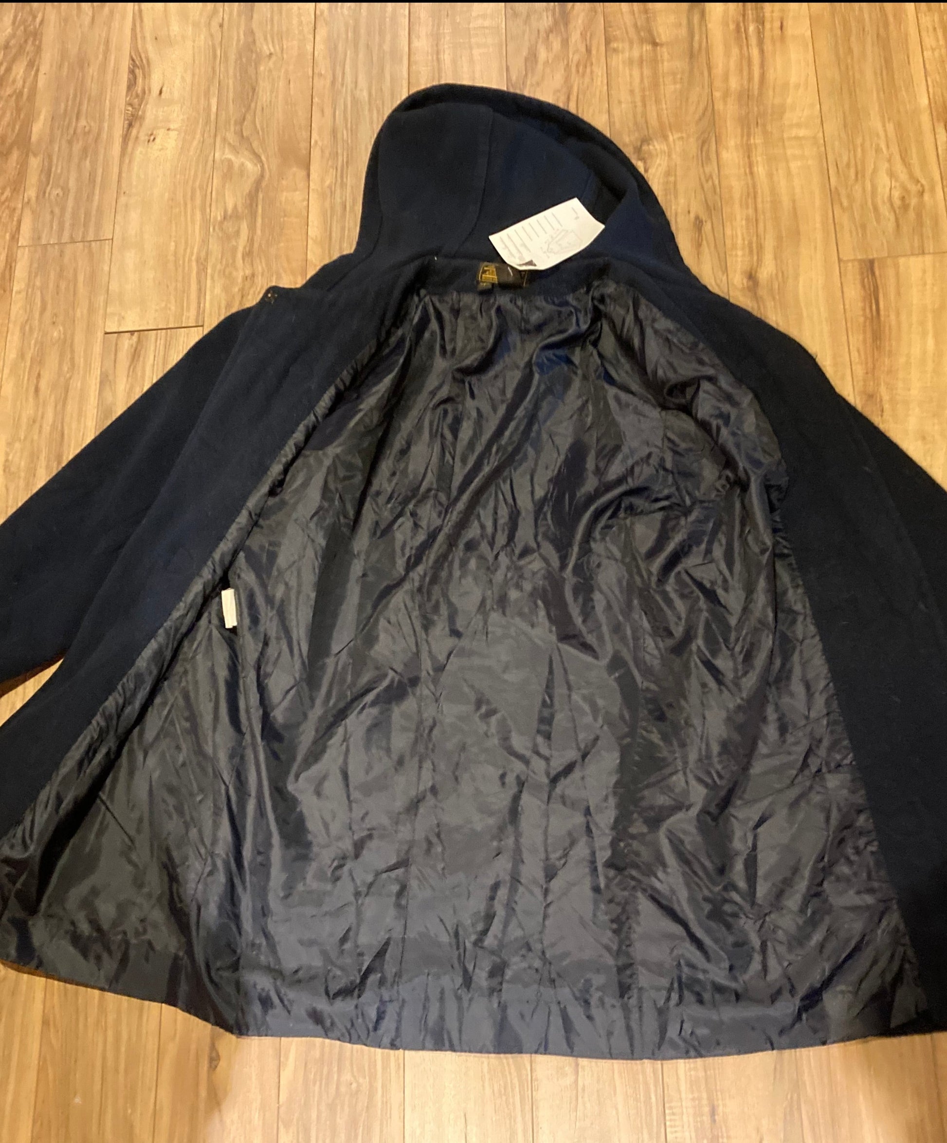 Kingspier Vintage - Eddie Bauer blue duffle coat with hood, antler toggle closures and front patch pockets. Fibres unknown.
Size Small