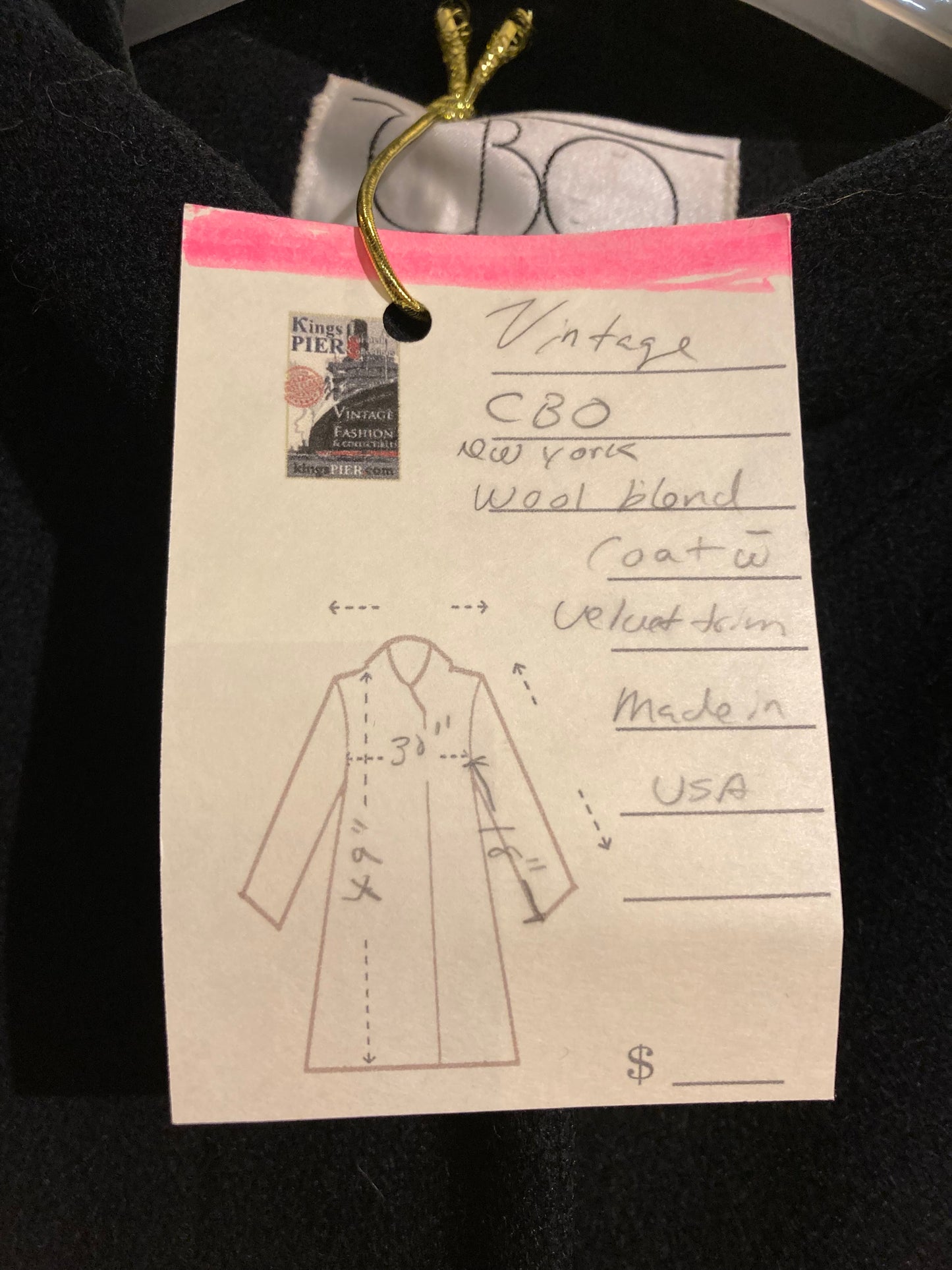 Kingspier Vintage - Vintage CBO New York long black wool blend coat with velvet collar and cuffs, button closures and front pockets.
Made in USA.