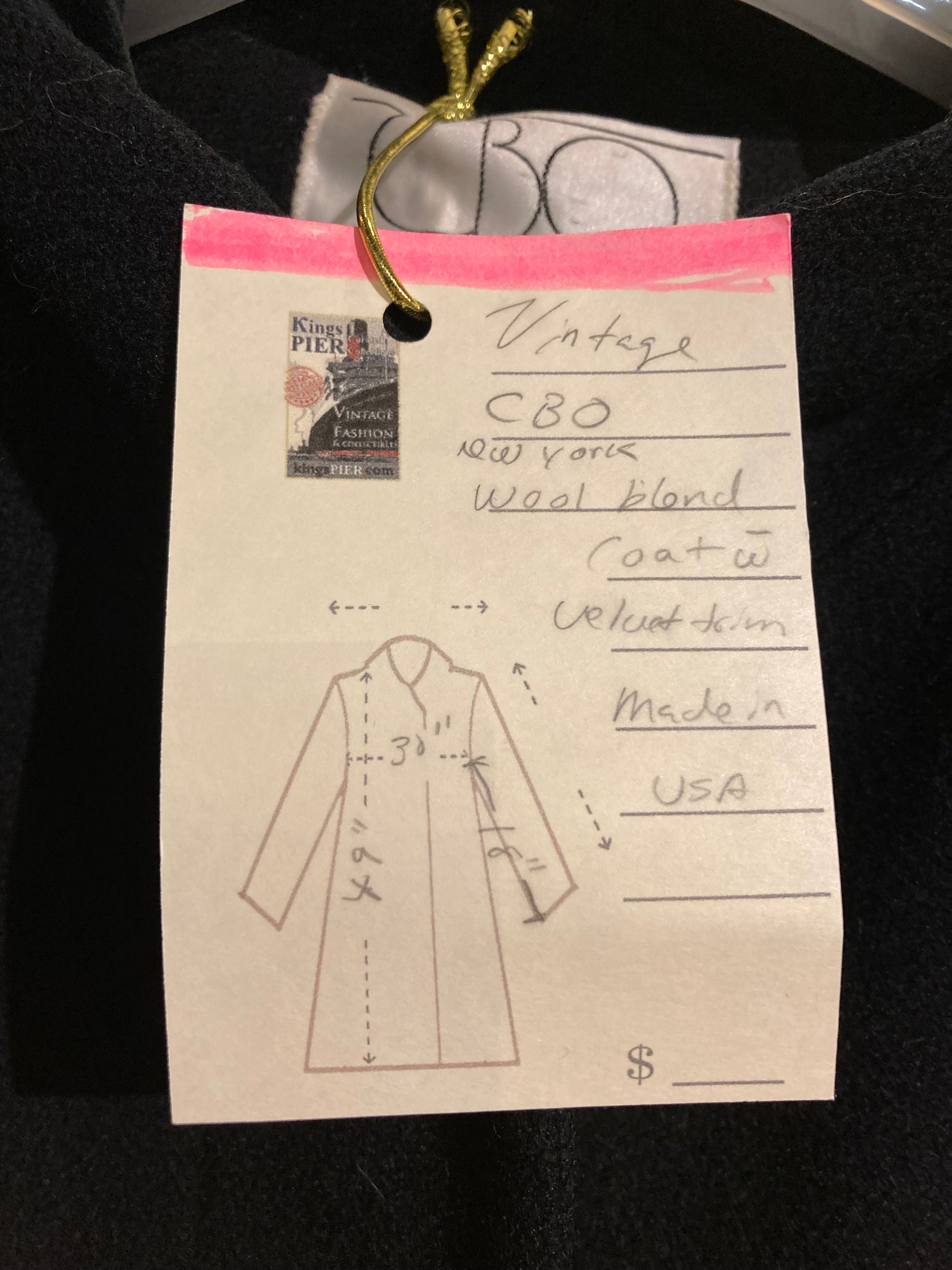 Kingspier Vintage - Vintage CBO New York long black wool blend coat with velvet collar and cuffs, button closures and front pockets.
Made in USA.