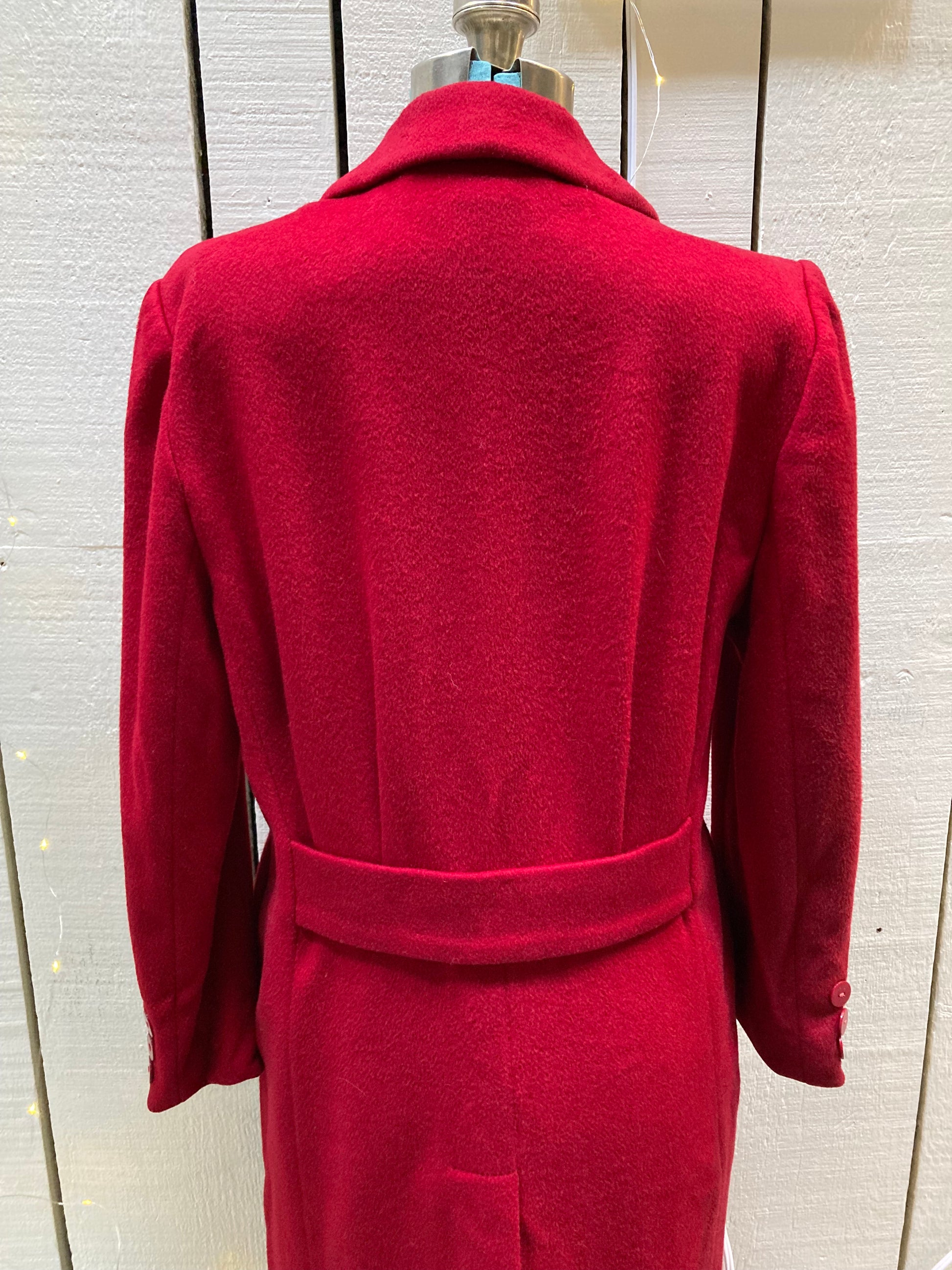 Kingspier Vintage - Vintage Cassidy Petite hand tailored red 100% wool long coat with button closures.
Made in USA.
Size 6.