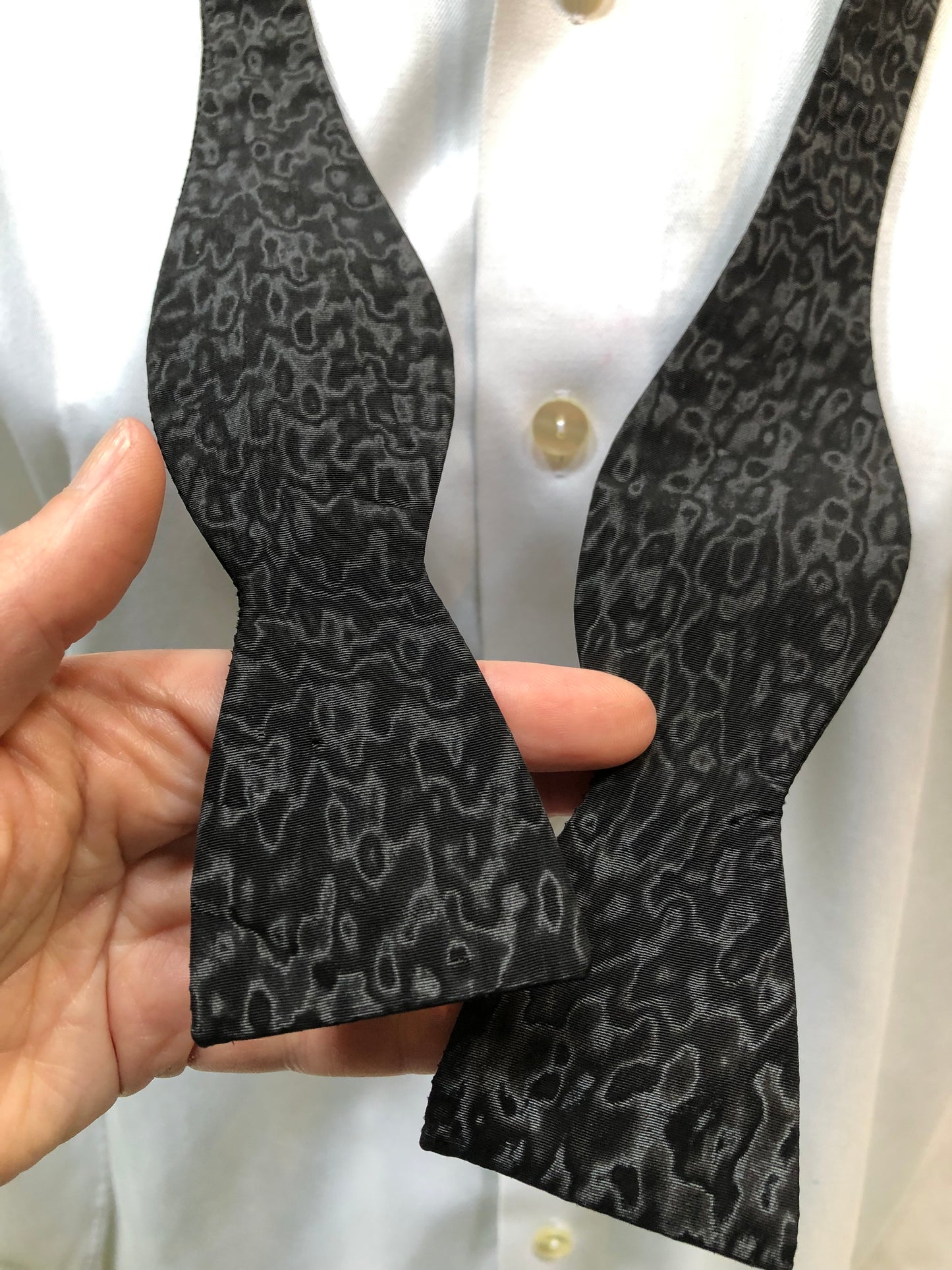 Kingspier Vintage - Vintage black watered silk butterfly style bow tie.