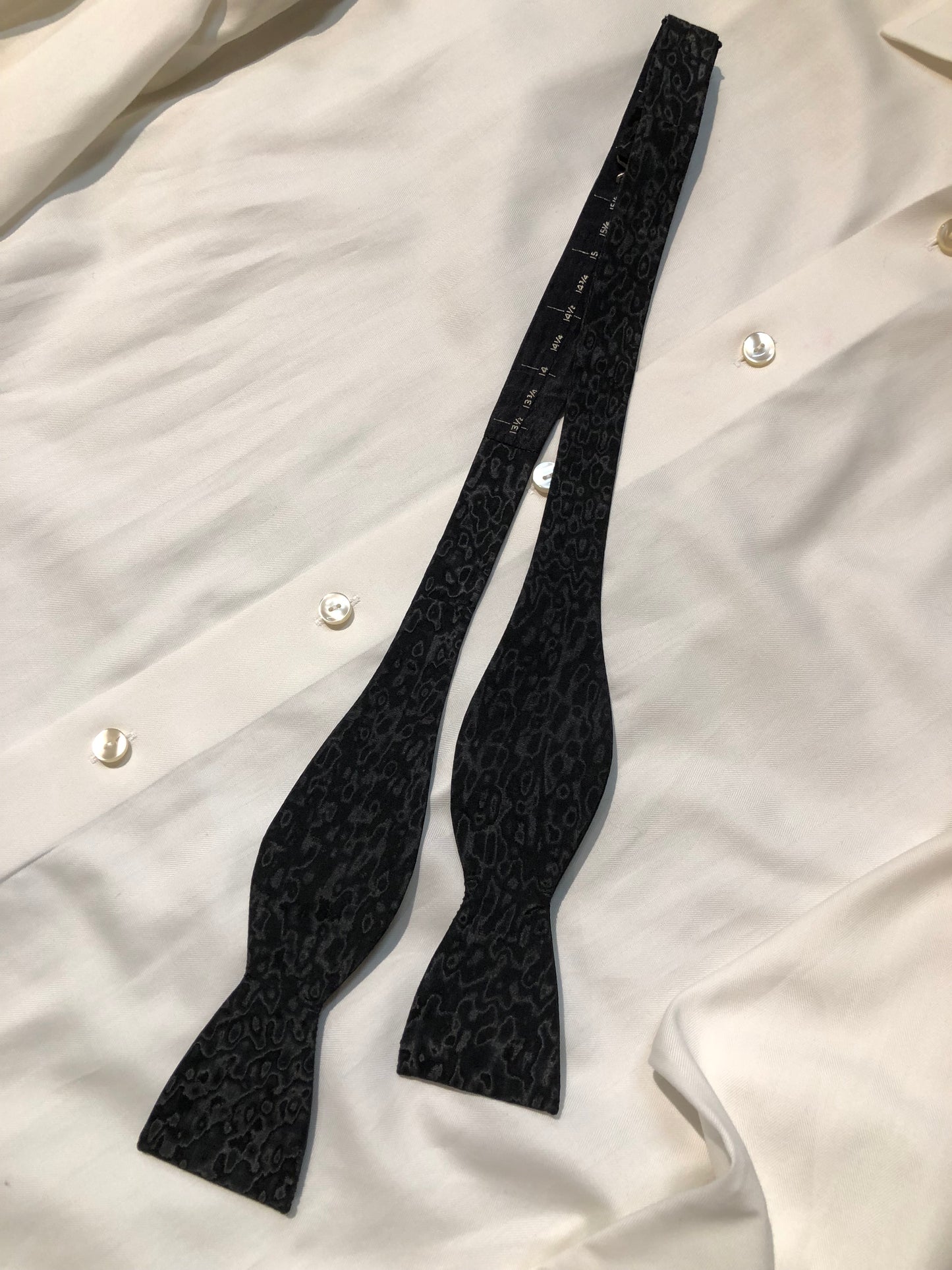 Kingspier Vintage - Vintage black watered silk butterfly style bow tie.