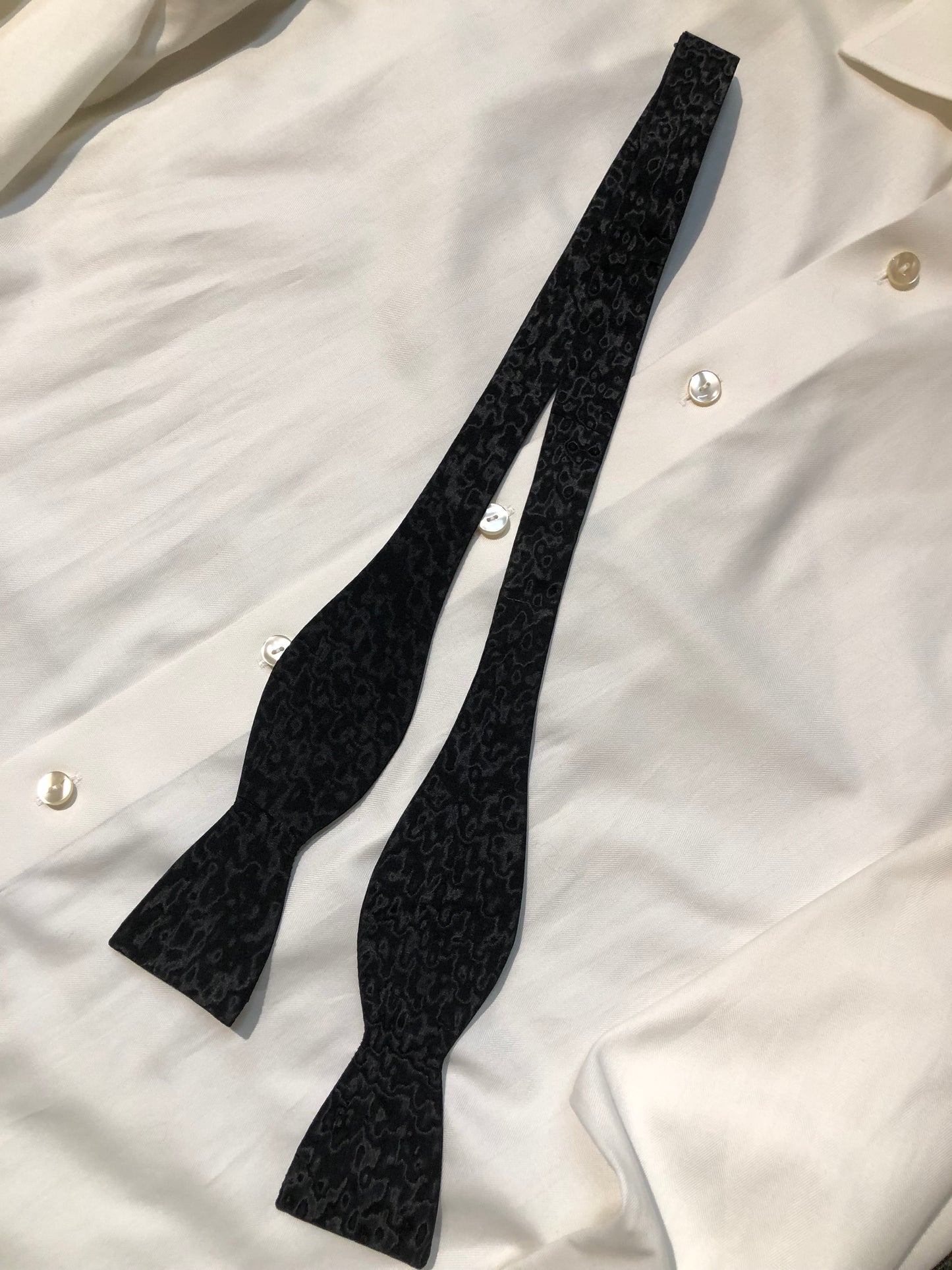 Kingspier Vintage - Vintage black watered silk butterfly style bow tie.