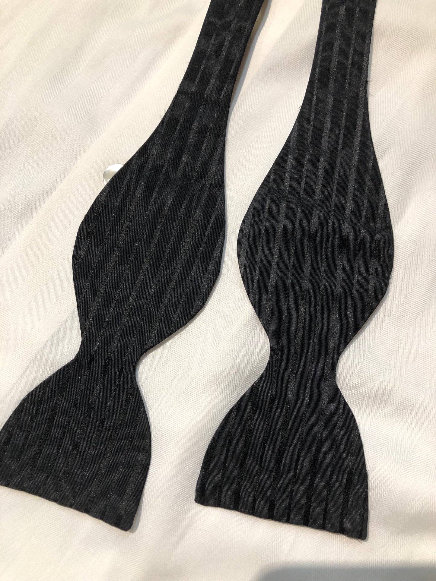 Kingspier Vintage - Vintage Budd New York black watered silk butterfly bow tie.