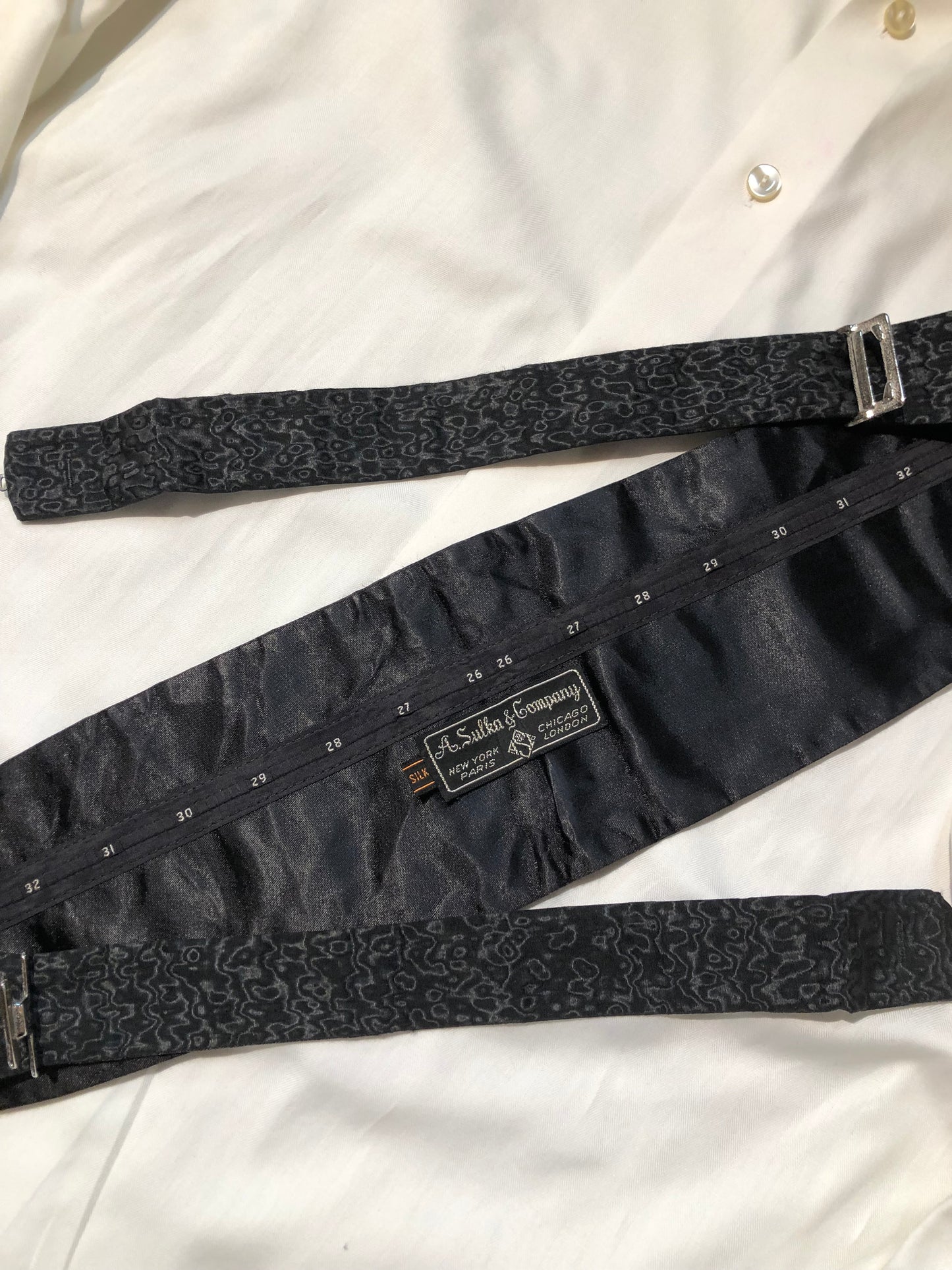 Kingspier Vintage - Vintage A.Sulka & Company black pure watered silk cummerbund.
Adjustable.