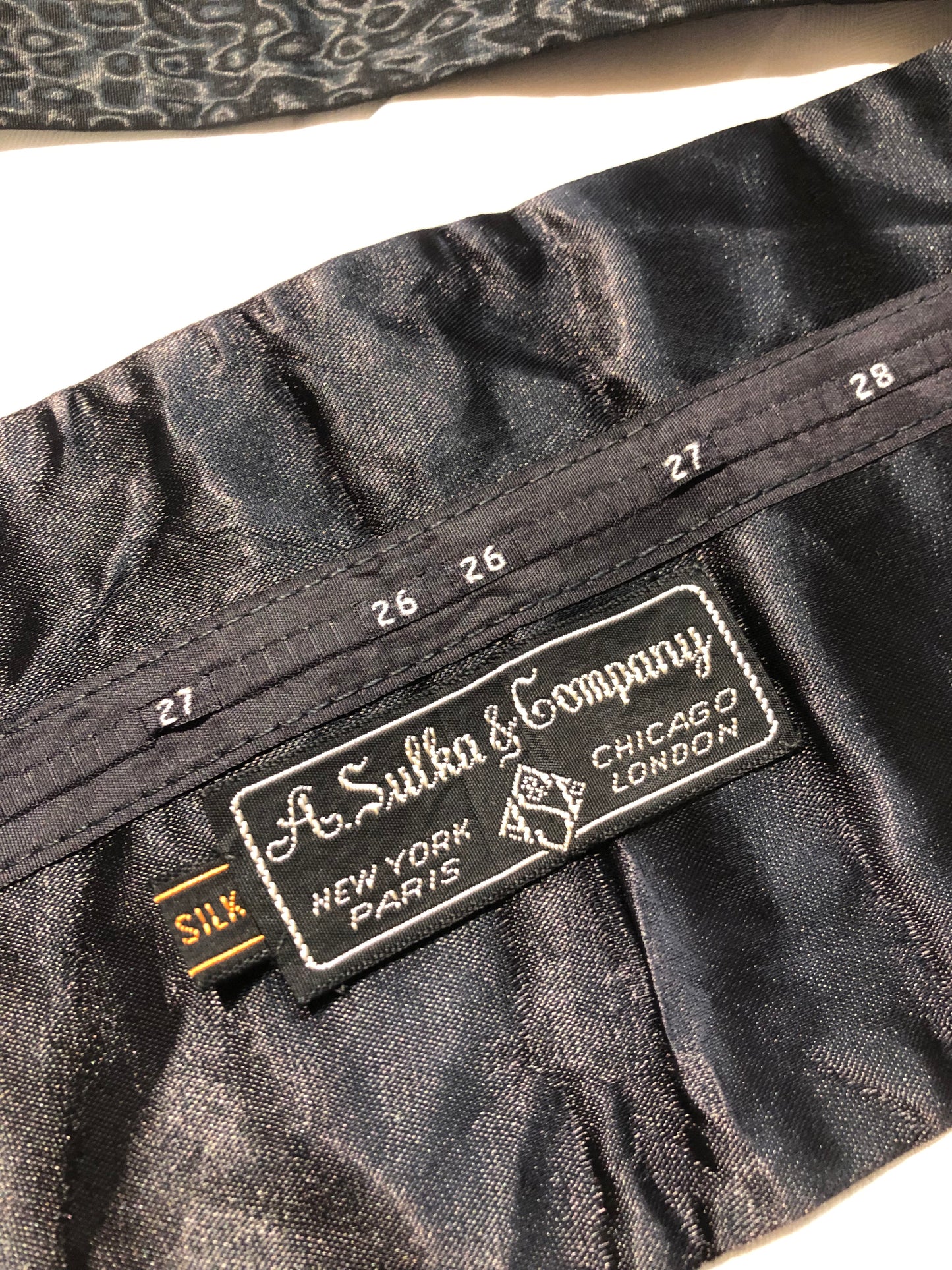 Kingspier Vintage - Vintage A.Sulka & Company black pure watered silk cummerbund.
Adjustable.