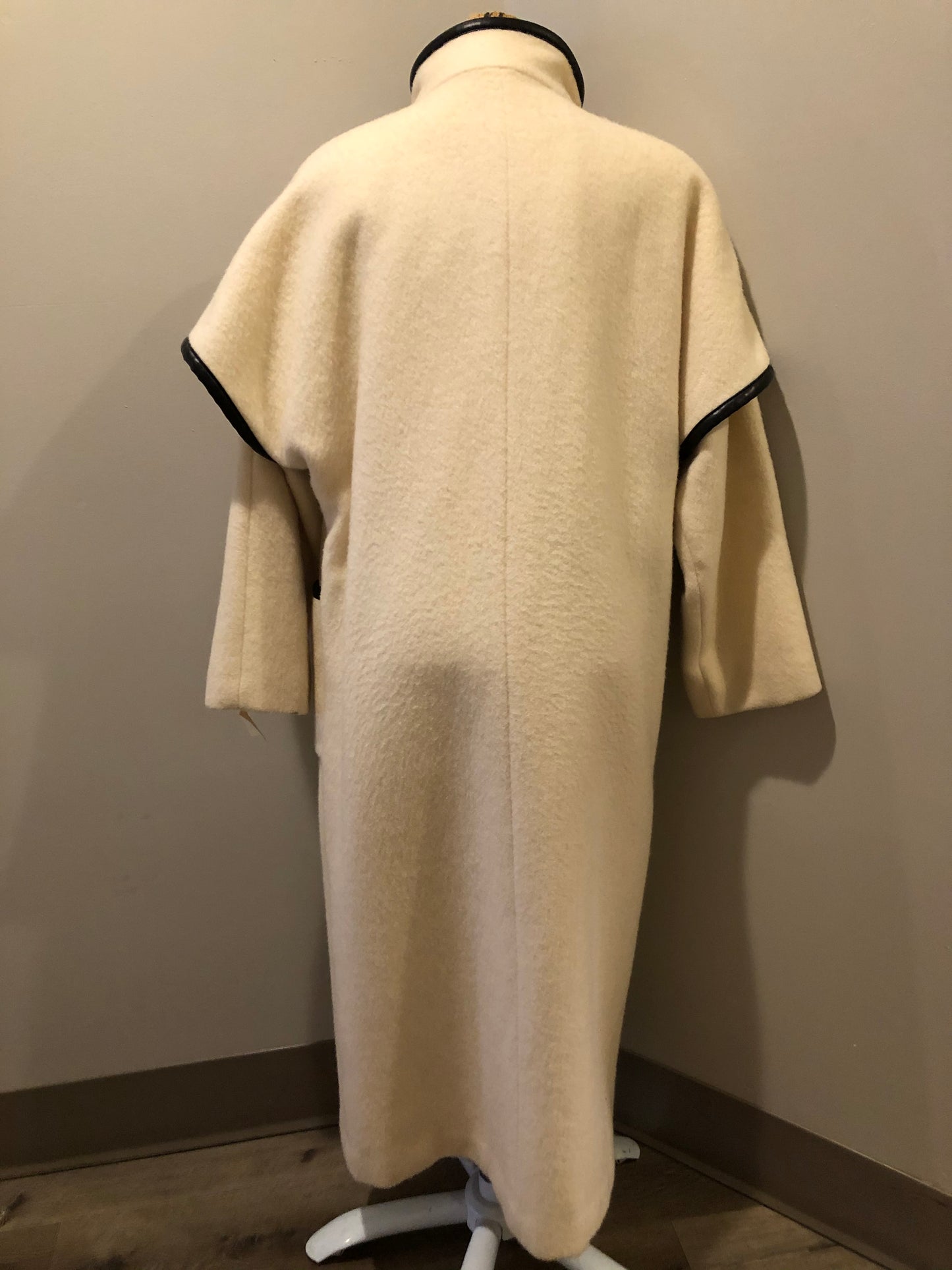 Kingspier Vintage - Genuine Hudson Bay Company 100% virgin wool coat in white with black leather trim, front pockets, flat black buttons and a unique mandarin collar with cape style detail around shoulders. Contains a Hudson’s Bay seal of quality tag. Made in Canada.