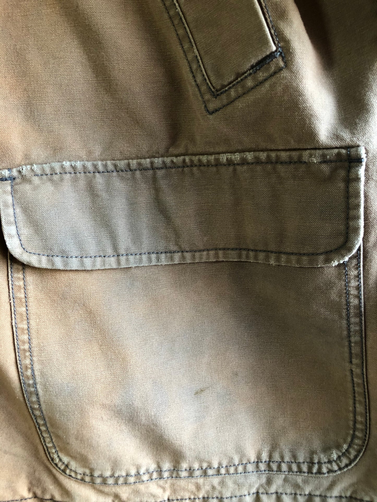 Kingspier Vintage - LL Bean distressed purple chore jacket with beige corduroy collar and cuffs, two slash pockets for keeping your hands warm, two flap pockets and button closures. Size petite Large.
