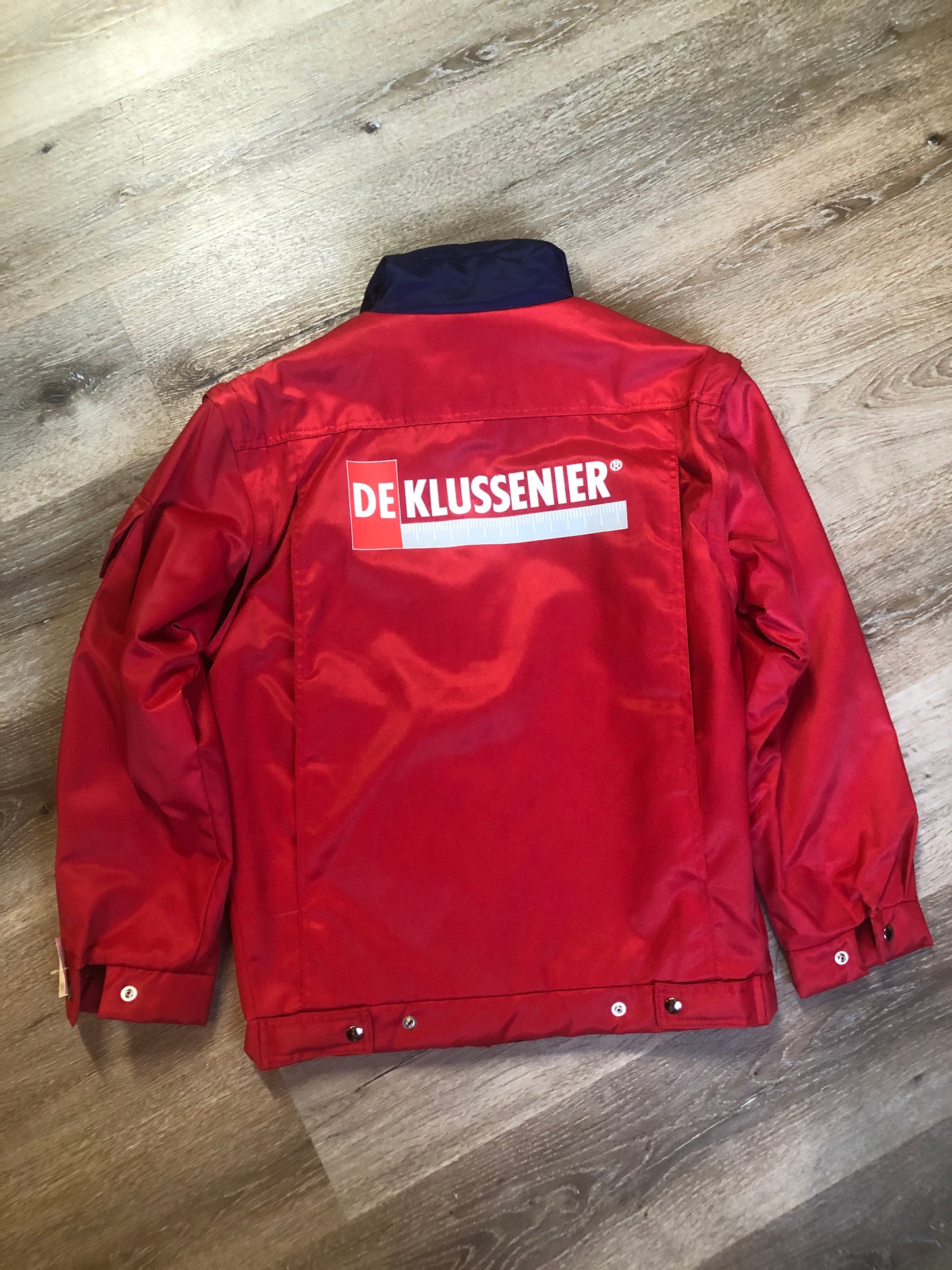 Kingspier Vintage - Deklussenier red jacket with funnel neck, zipper and snap closures, snap closures at wrist and waist, two top flap pockets and two slash pockets, zip off sleeves and zip out quilted lining. Size S.