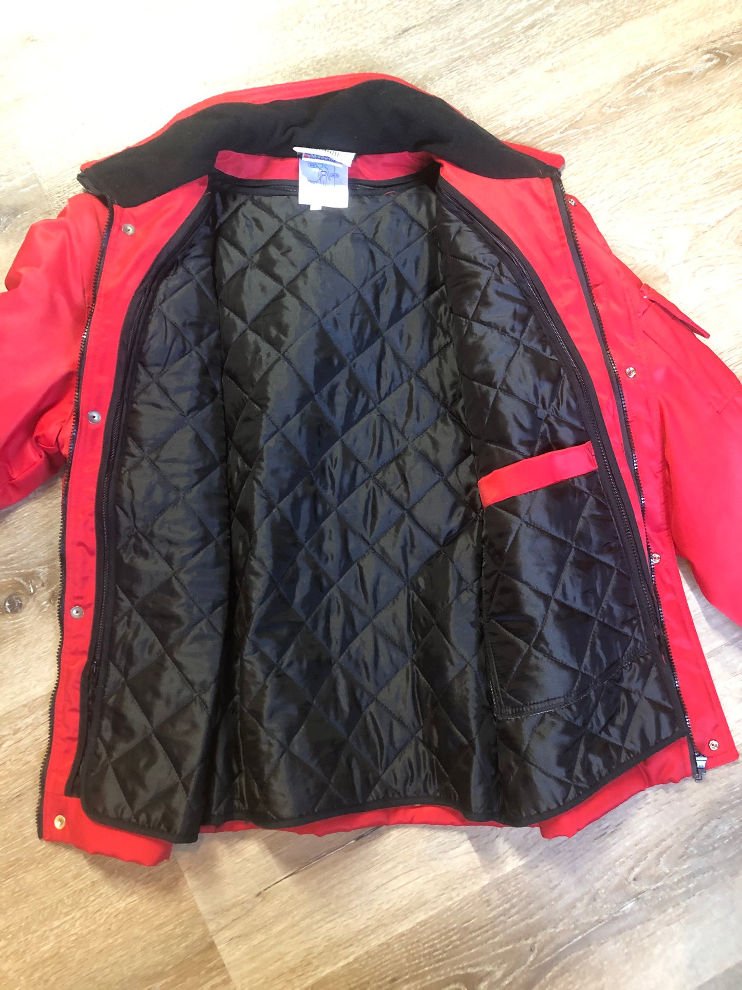 Kingspier Vintage - Deklussenier red jacket with funnel neck, zipper and snap closures, snap closures at wrist and waist, two top flap pockets and two slash pockets, zip off sleeves and zip out quilted lining. Size S.
