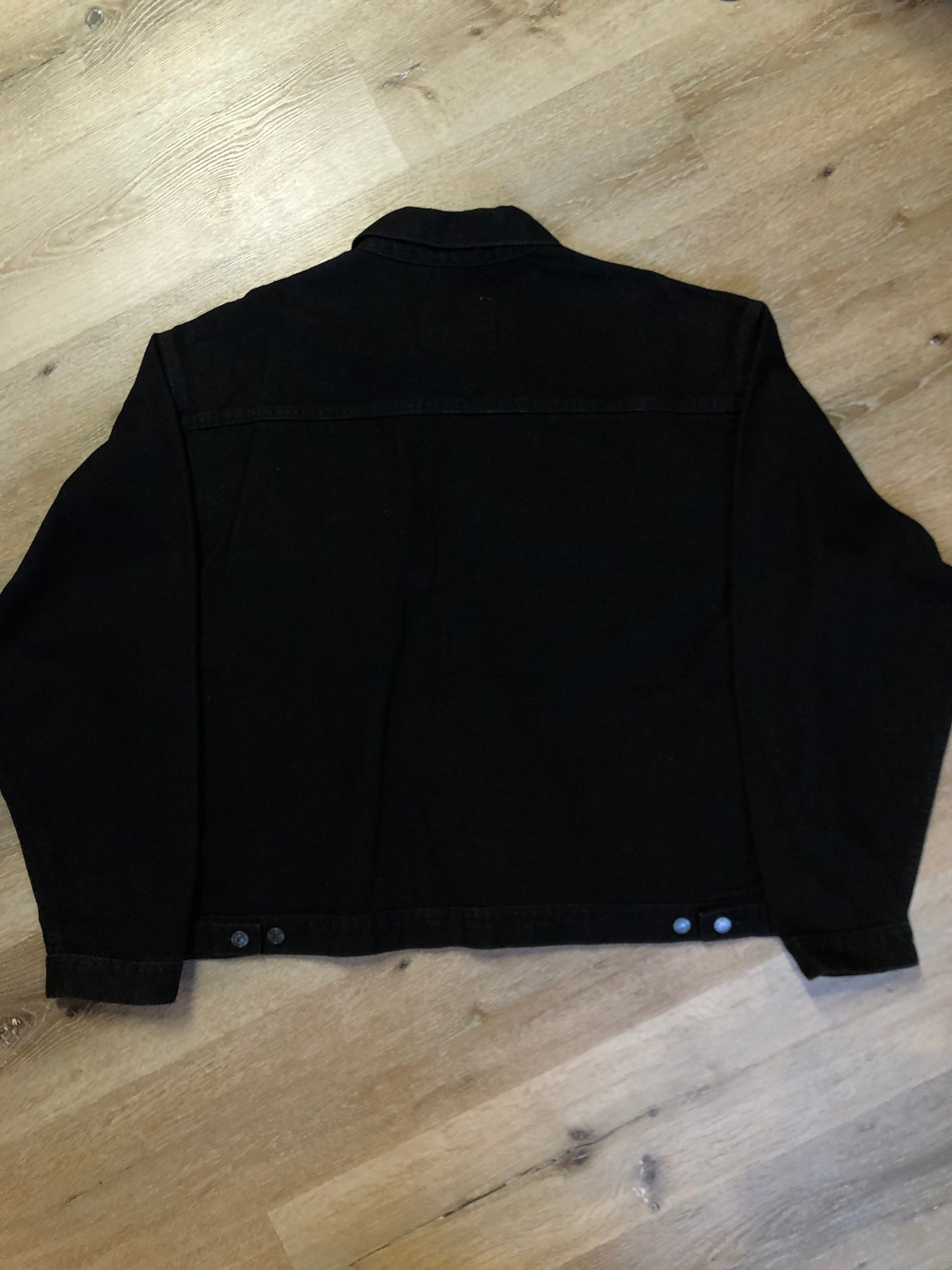 Kingspier Vintage - International Denim black denim jacket with button closures, two vertical pockets, two flap pockets and two inside pockets. Made in Canada. Size XXXL.
