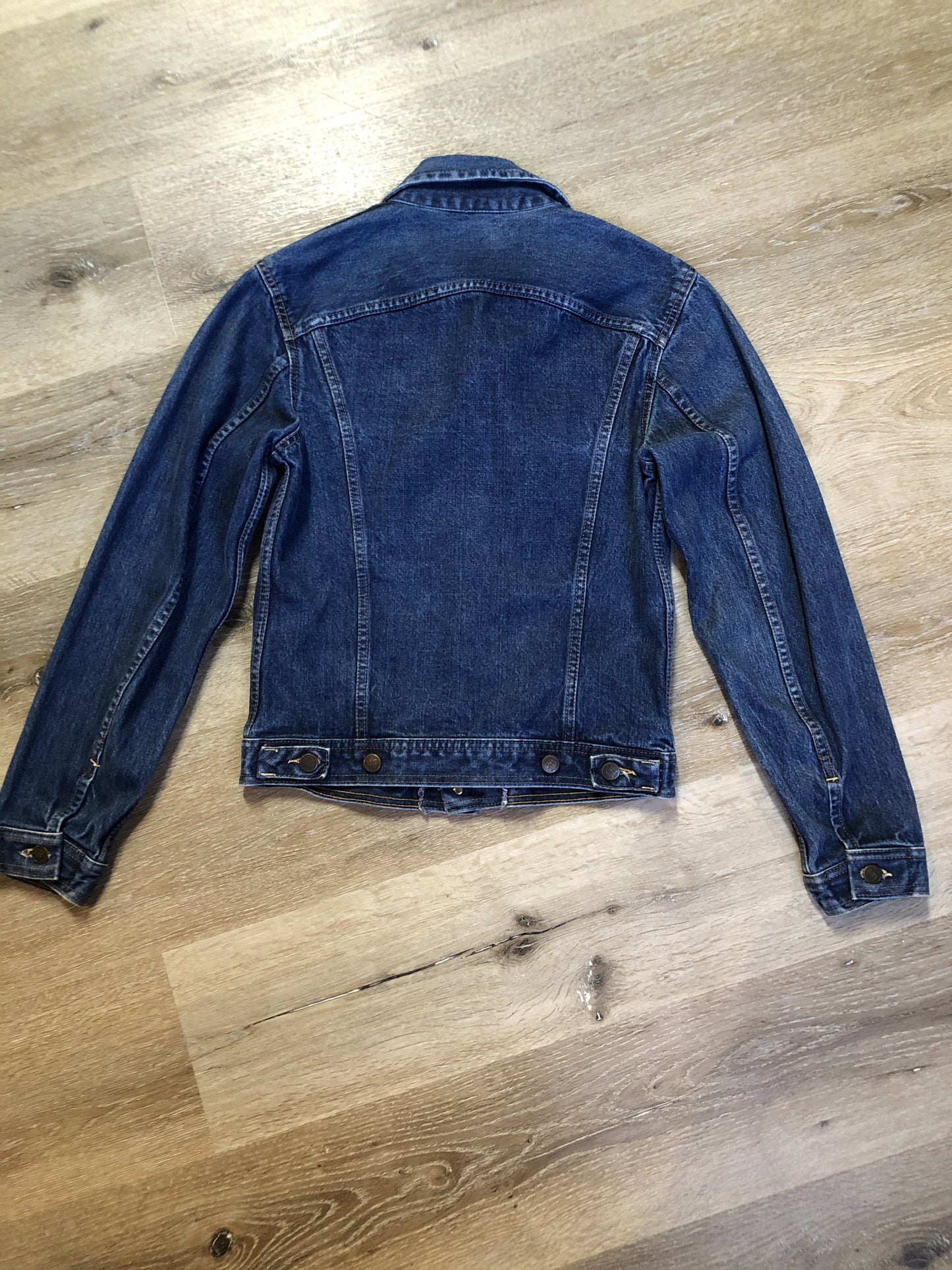 Kingspier Vintage - US Top denim jacket in a medium wash with button closures, two flap pockets on the chest, gold stitching with a unique stitch design down the center front.