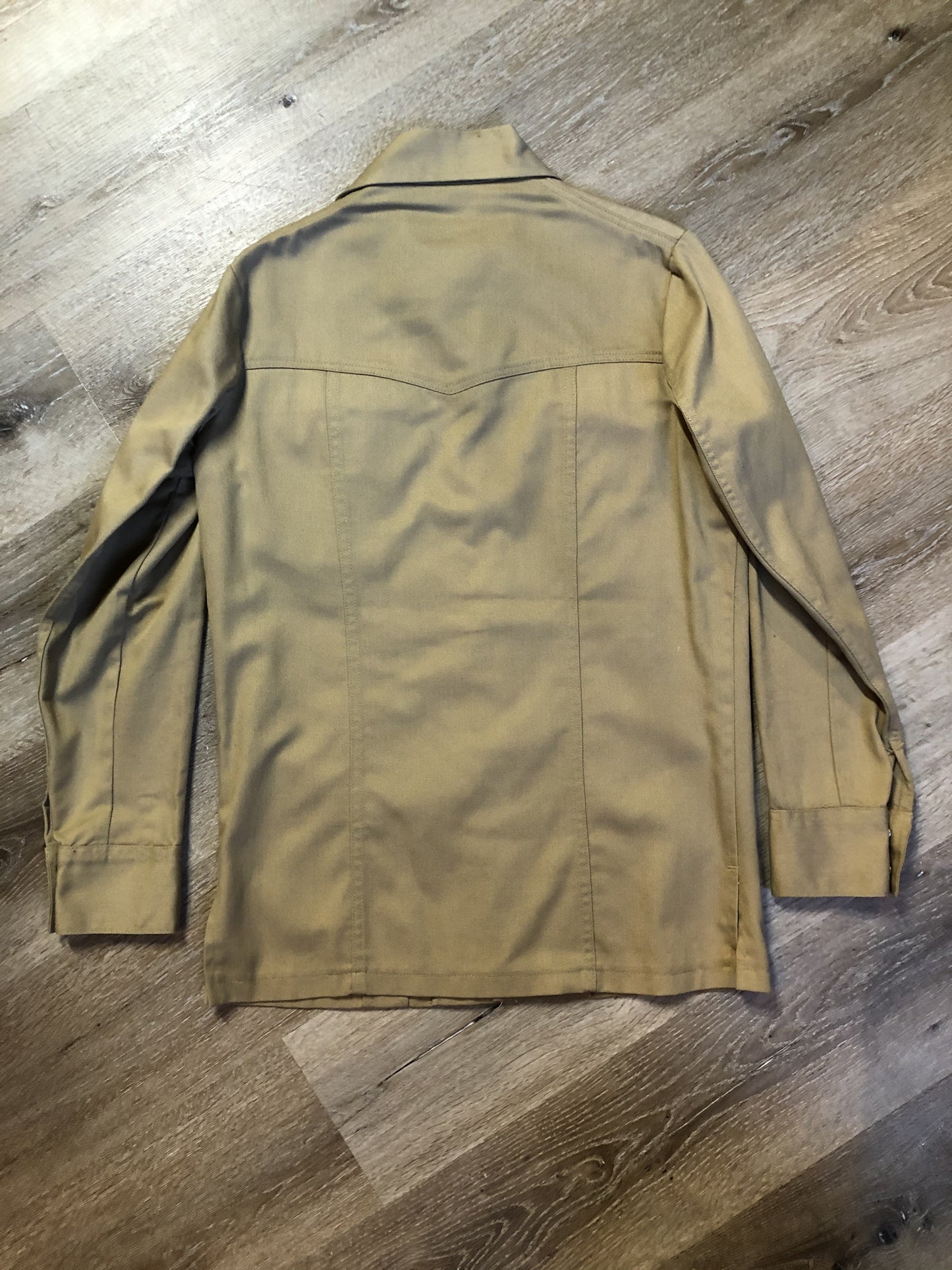 Kingspier Vintage - GWG (Great Western Garment Co.) “Nev’r-press” 1970’s western style denim jacket in tan with snap closures and two flap pockets. Made in Canada. Size 40Lrg.