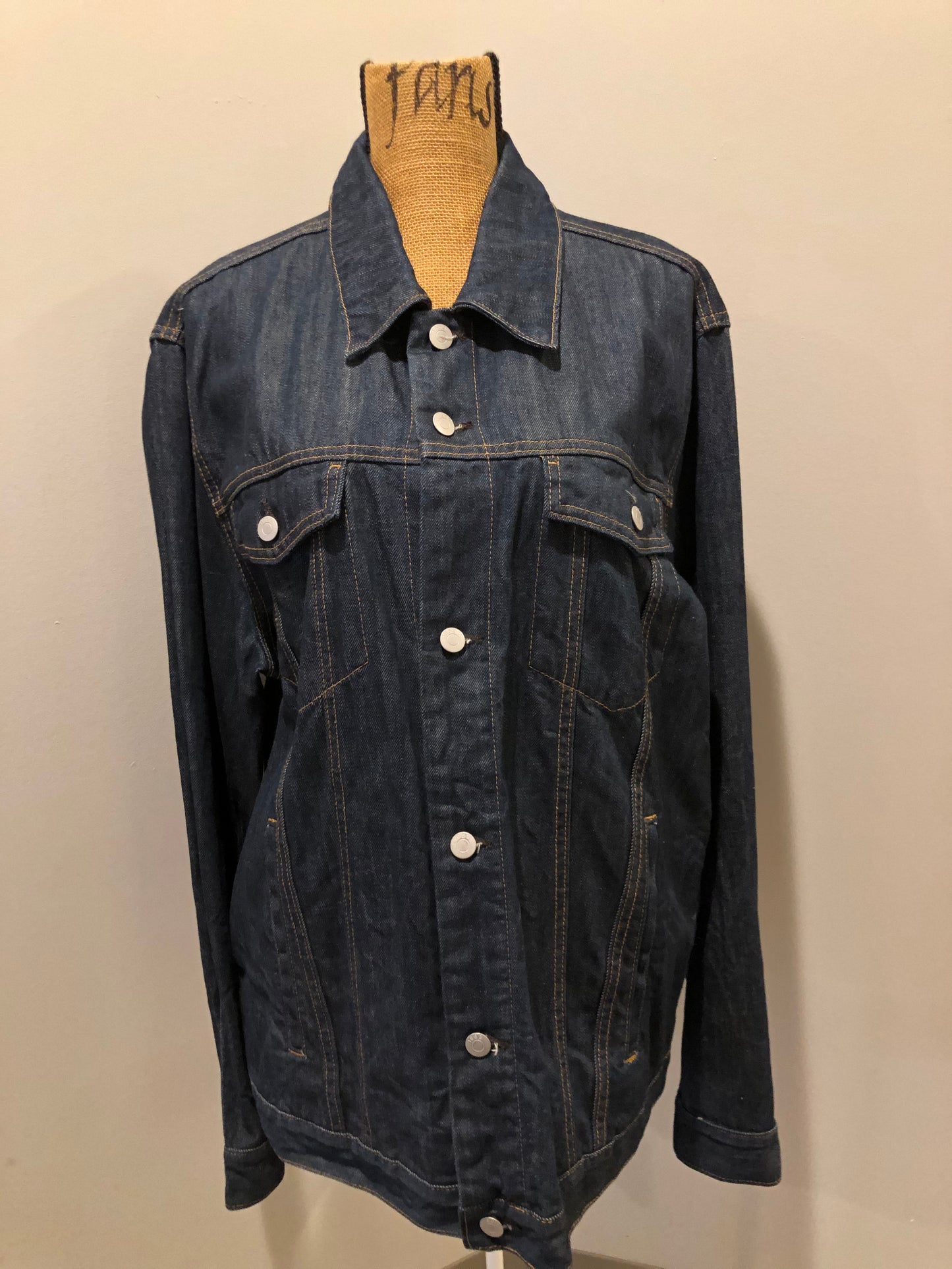 Kingspier Vintage - Gap denim jacket in a dark wash with gold stitching, button closures, two vertical pockets, two flap pockets and two inside pockets. Size XXL.
