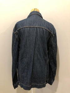 Kingspier Vintage - Gap denim jacket in a dark wash with gold stitching, button closures, two vertical pockets, two flap pockets and two inside pockets. Size XXL. 
